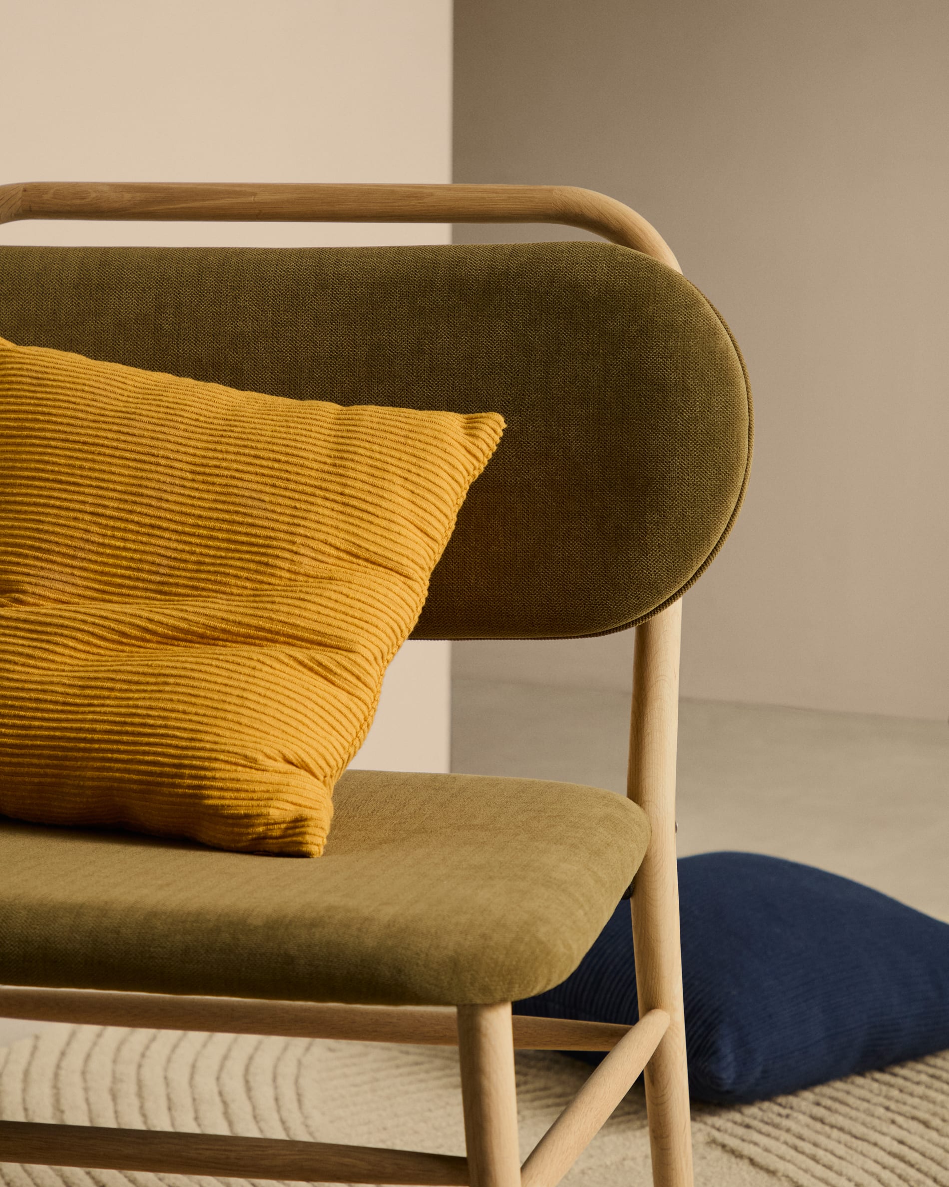 Helda armchair in green chenille and solid oak FSC Mix Credit