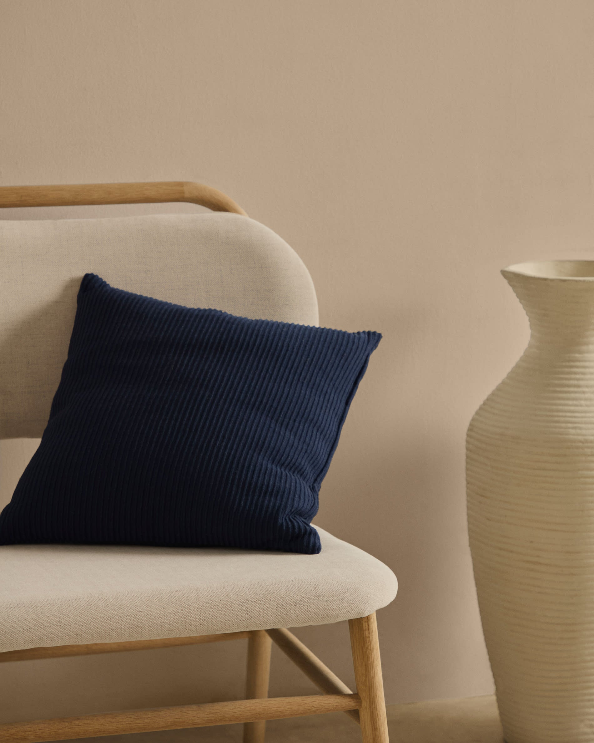 Helda armchair in beige chenille and solid oak FSC Mix Credit