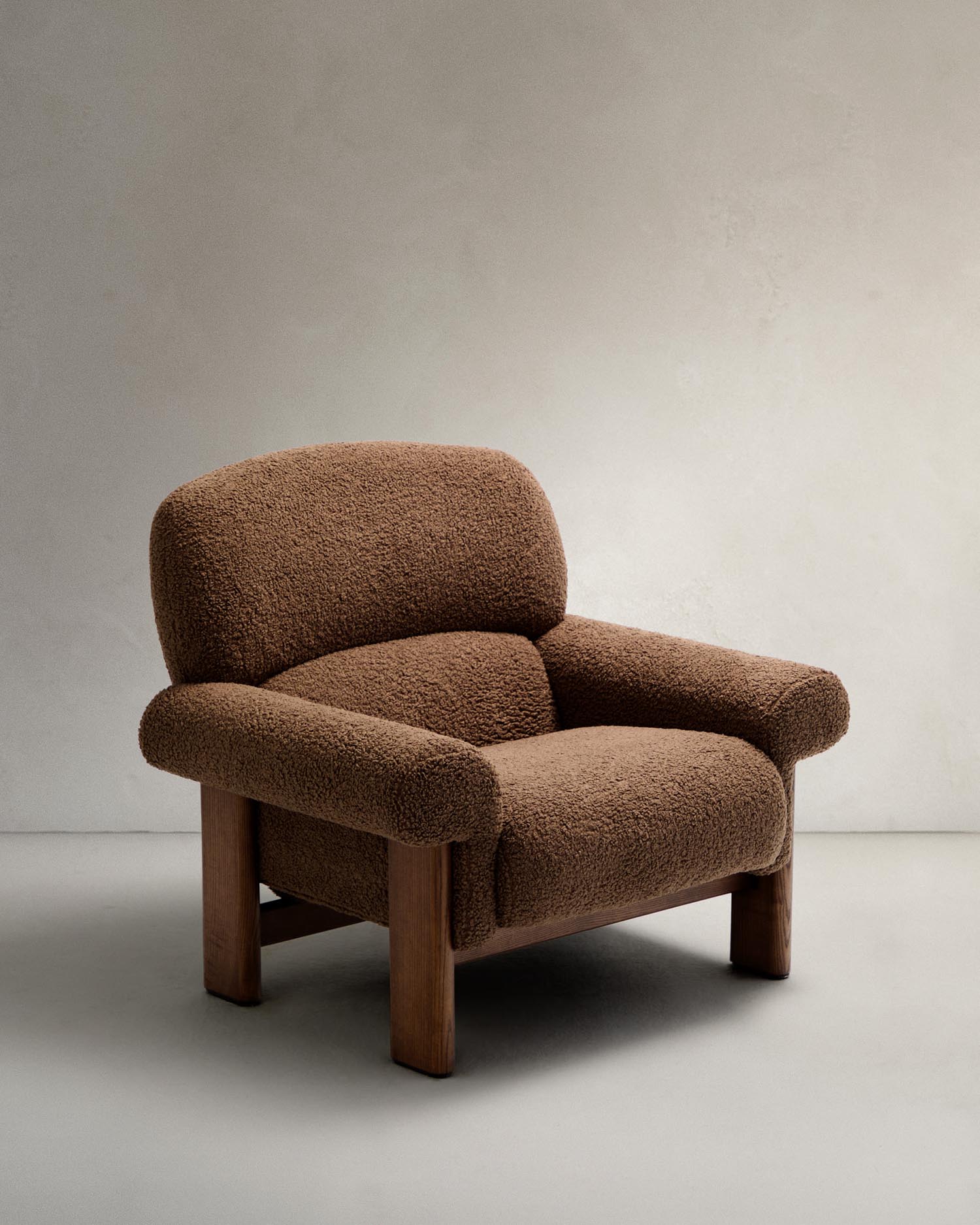 Armchair Nema made of taupine bouclé and solid ash wood with natural finish FSC 10