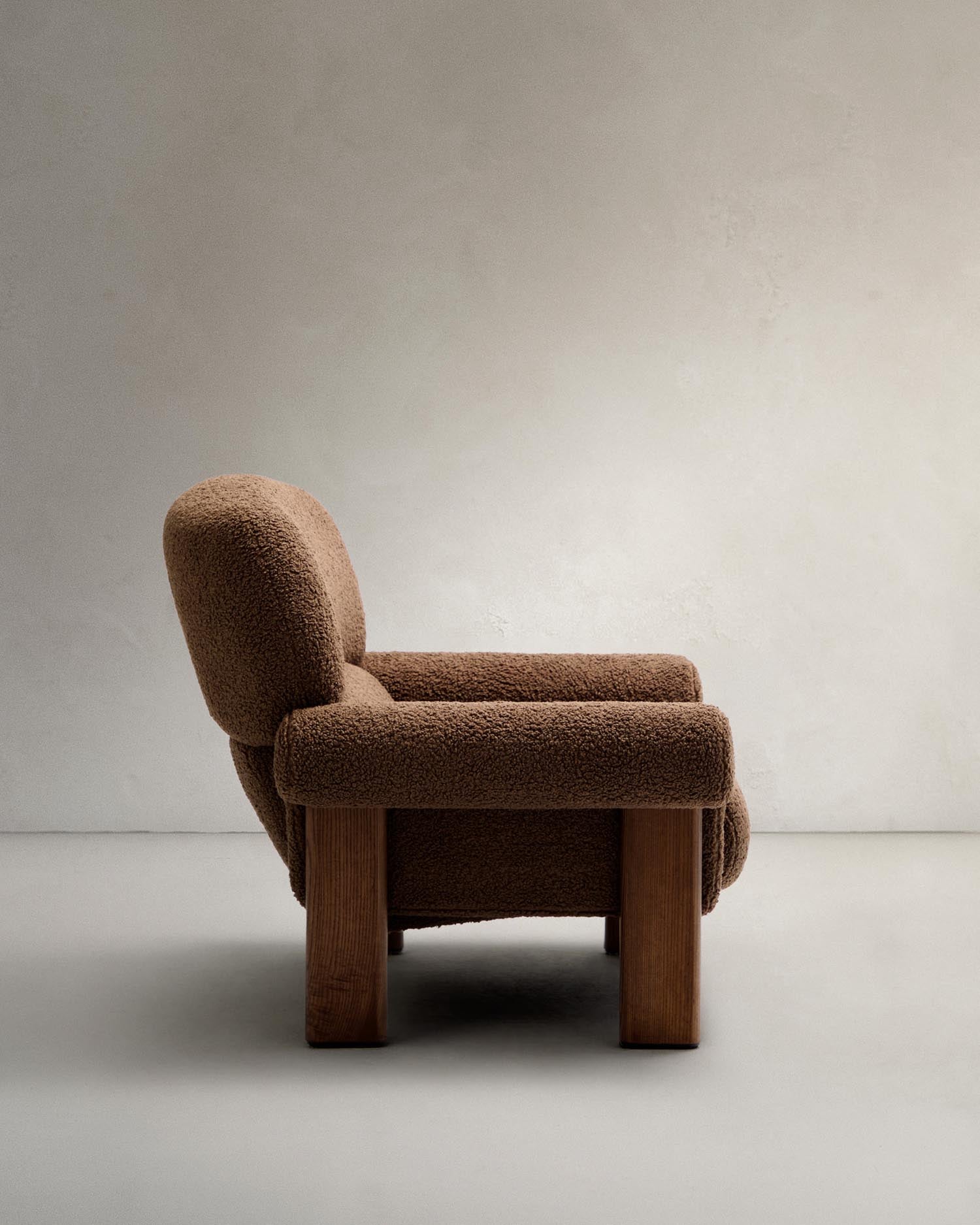 Armchair Nema made of taupine bouclé and solid ash wood with natural finish FSC 10