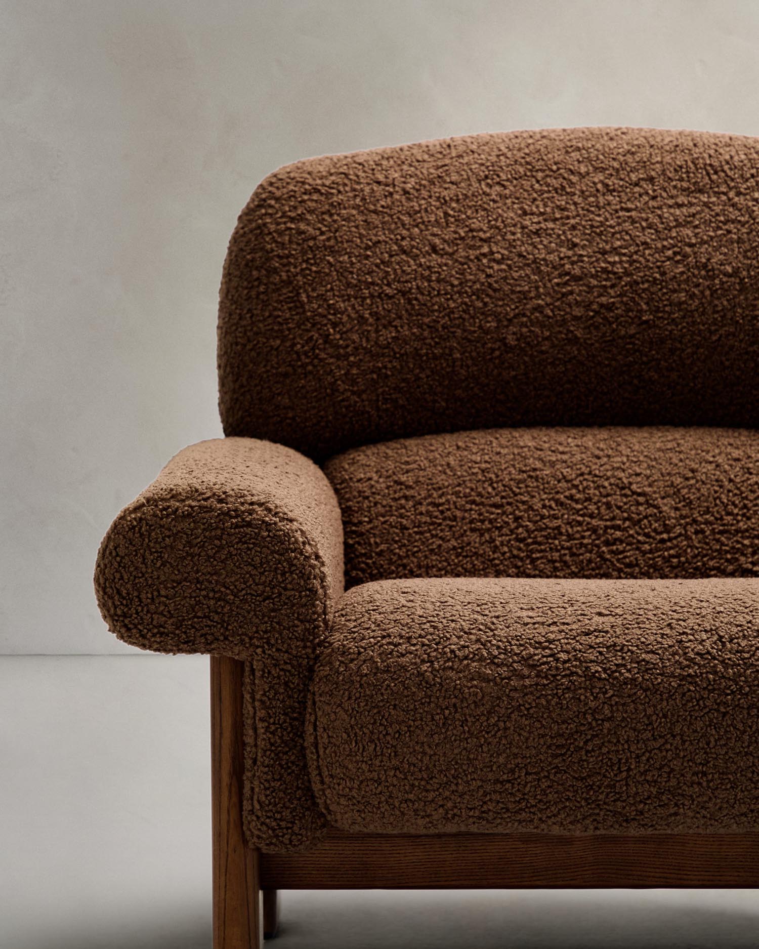 Armchair Nema made of taupine bouclé and solid ash wood with natural finish FSC 10