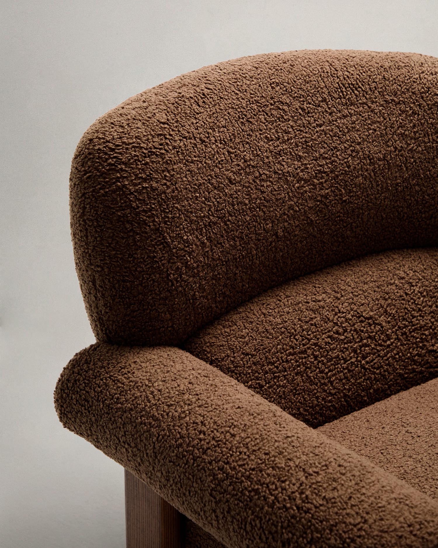 Armchair Nema made of taupine bouclé and solid ash wood with natural finish FSC 10