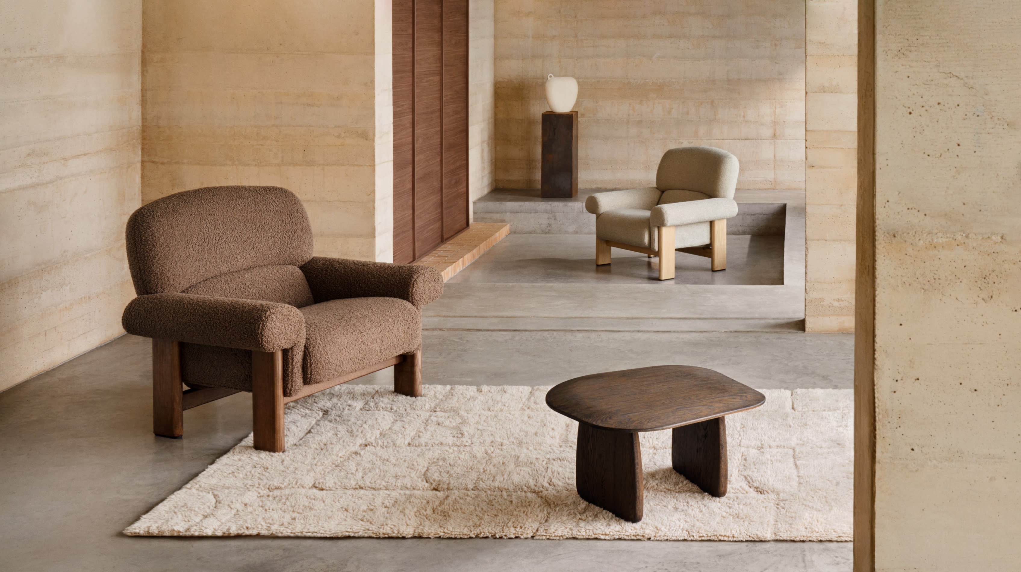 Armchair nema made of beige chenille and legs made of solid ash wood with natural