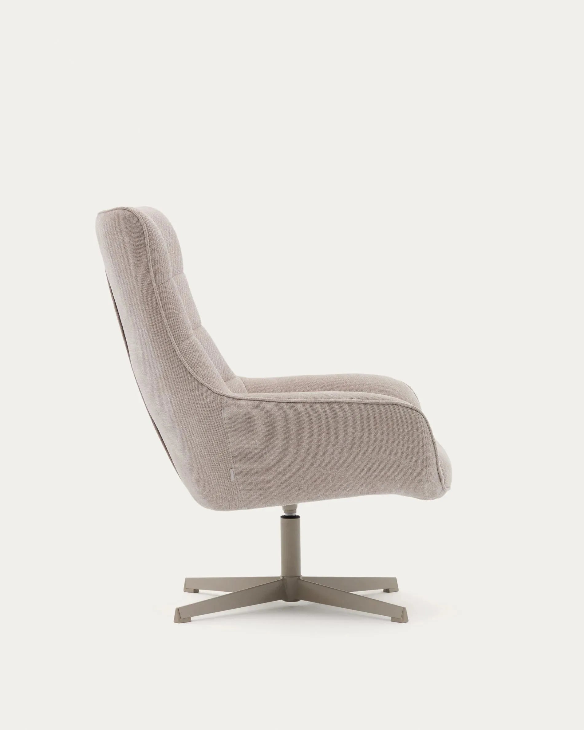 Eleganter Sessel Teryl aus beiger Chenille und grauem Metall, FSC-zertifiziert, perfekt für modernes und nachhaltiges Wohnen.