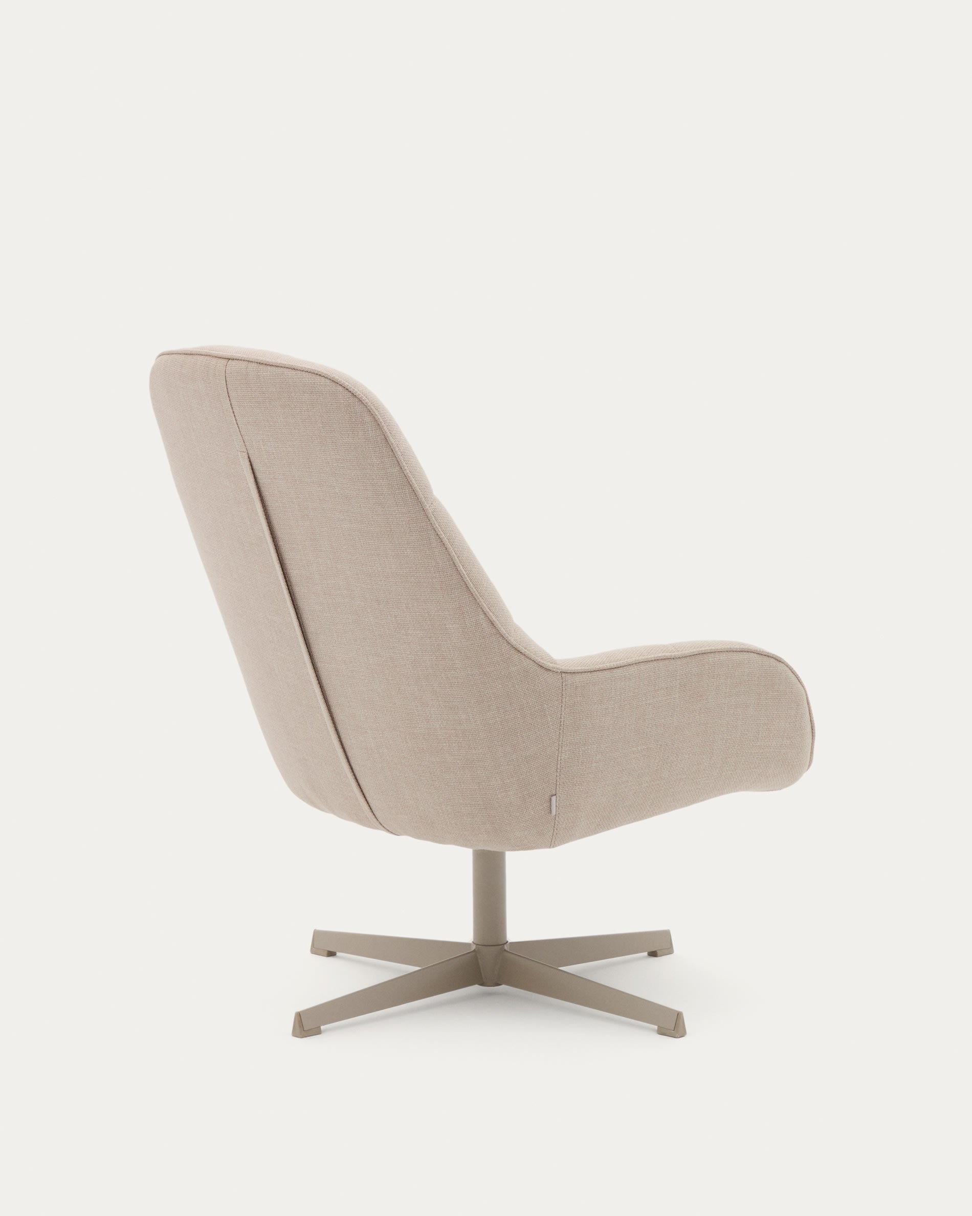 Eleganter Drehsessel Jaspe in Beige mit grauer Metallbasis, FSC-zertifiziert, perfekt für modernes und umweltbewusstes Wohnen.