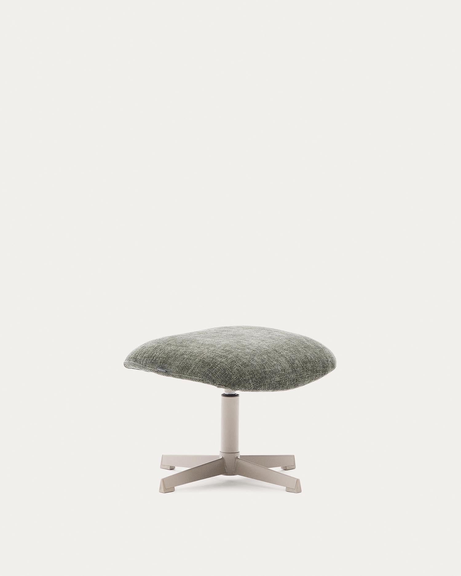 Die grüne Chenille-Fussstütze Teryl von Kave Home vereint modernes Design mit Komfort und Nachhaltigkeit, dank FSC-zertifiziertem Holz.