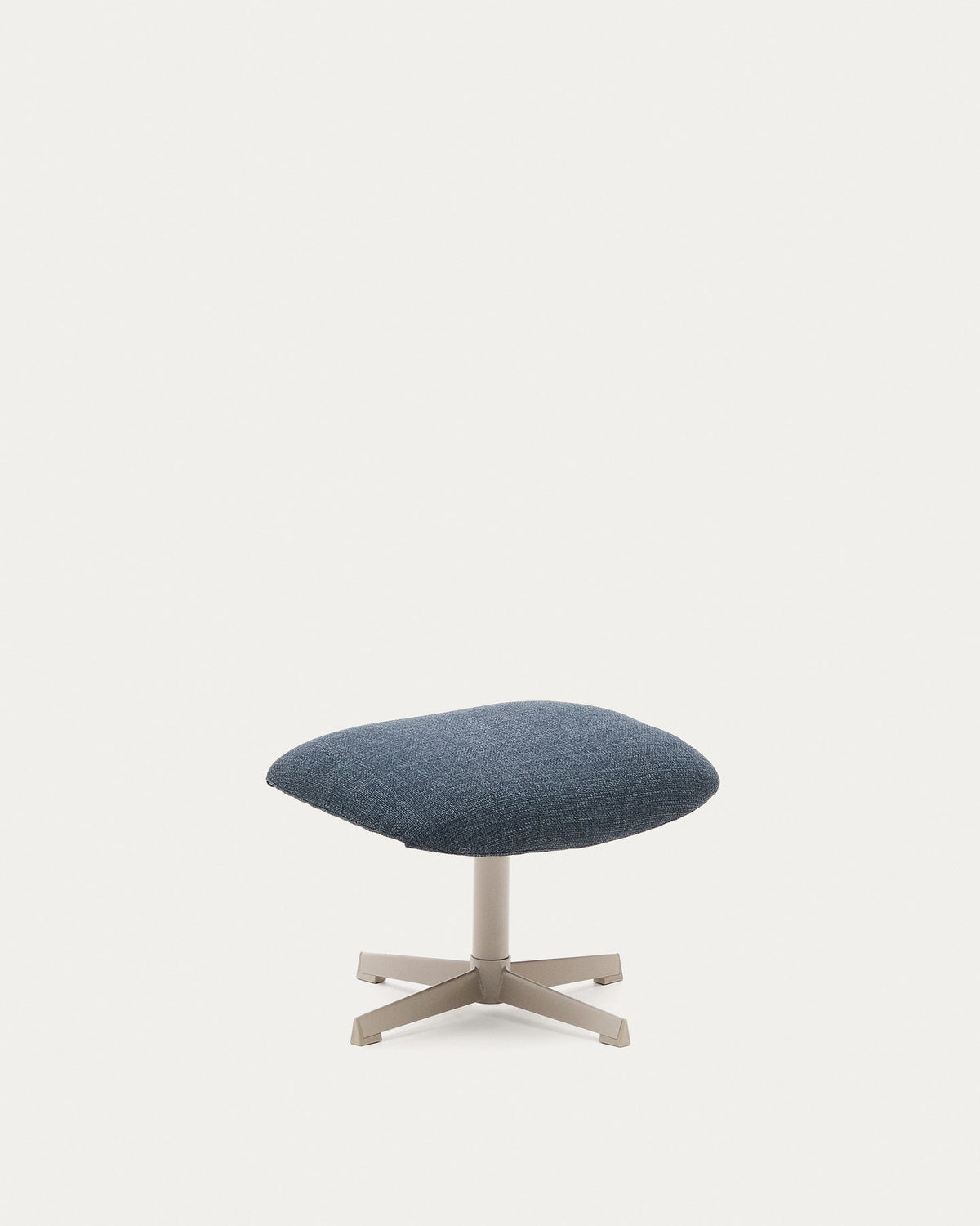 Fussstütze Jaspe blau und Metall mit grauer Oberfläche FSC 100% in Dunkelblau präsentiert im Onlineshop von KAQTU Design AG. Ottoman ist von Kave Home