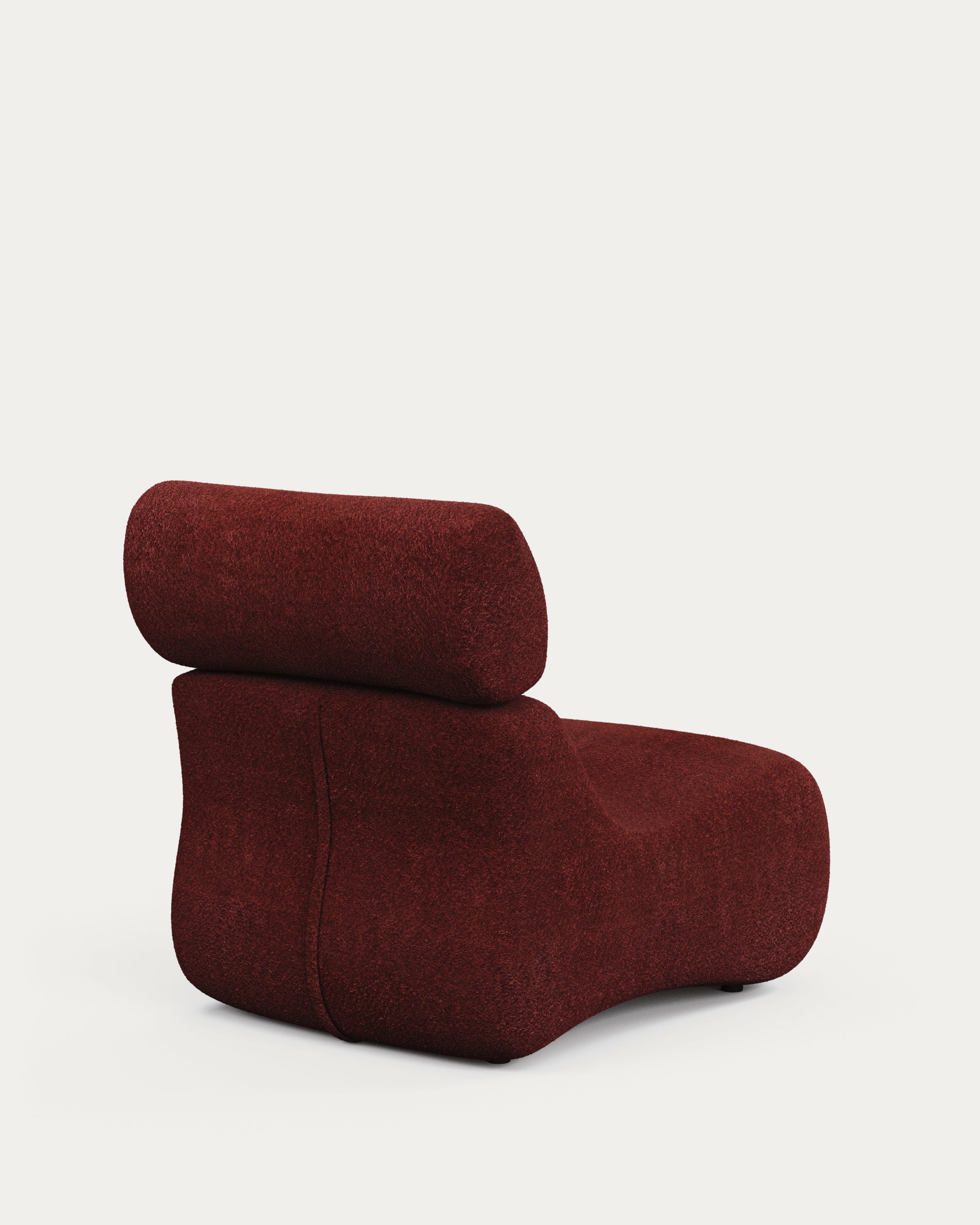 Eleganter Club-Sessel in sattem Bordeaux, aus kuscheligem Bouclé, ideal für gemütliche Leseecken und stilvolle Wohnräume.