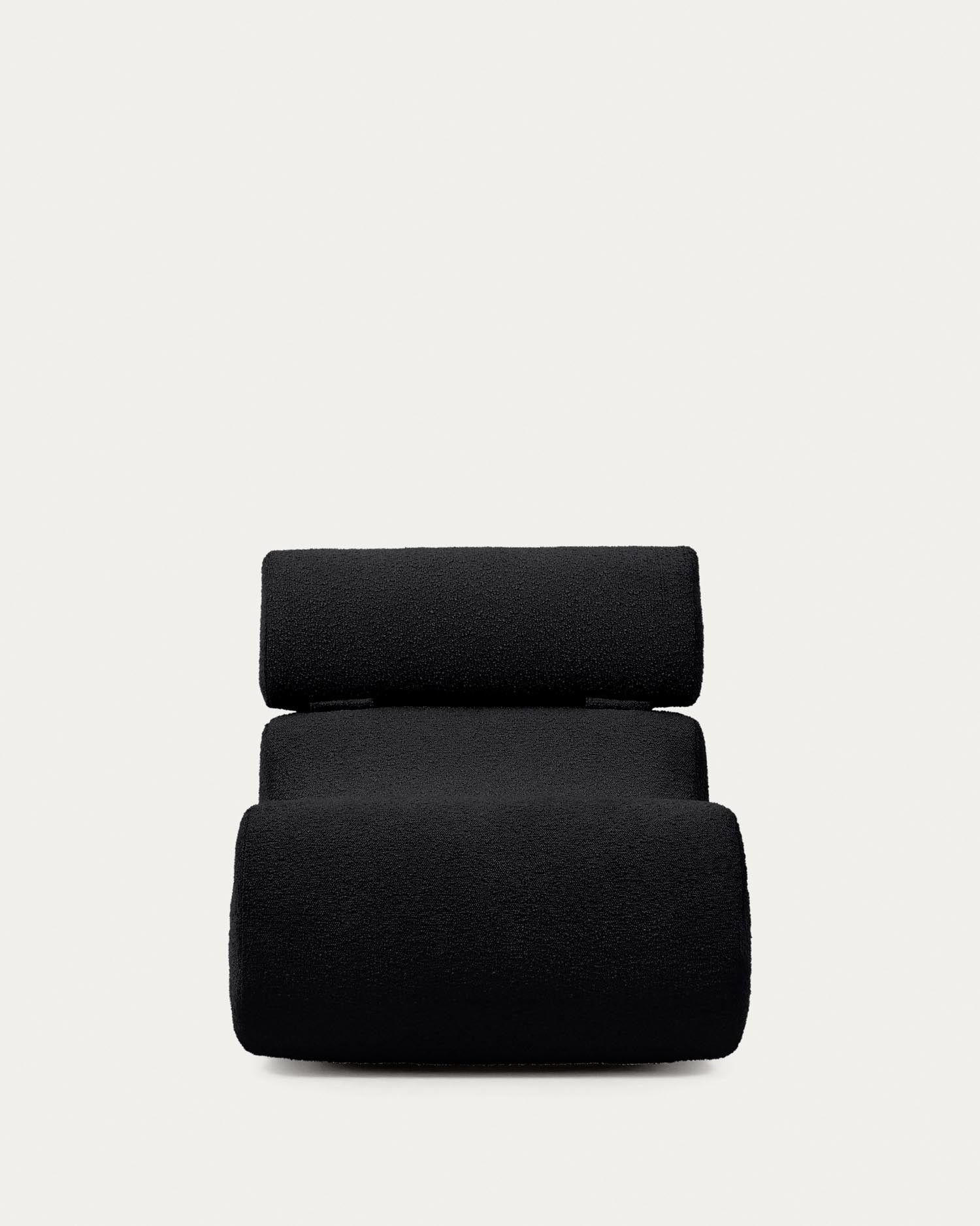 Moderner Club-Sessel von Kave Home mit schwarzem Bouclé-Bezug, perfekt für ein elegantes und komfortables Ambiente.