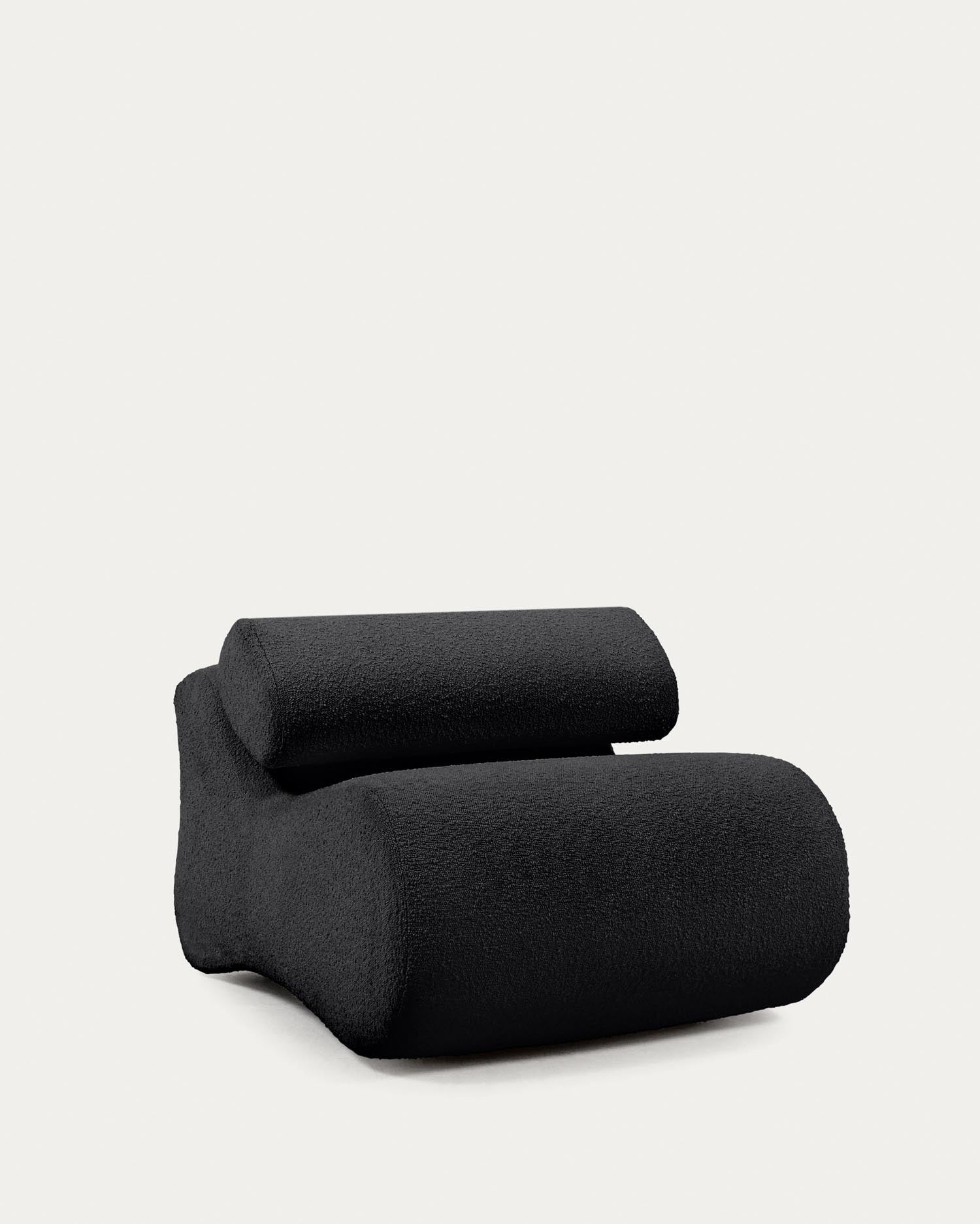 Moderner Sessel Club von Kave Home in edlem Schwarz aus Bouclé-Stoff, vereint Komfort und Stil für jedes Zuhause.