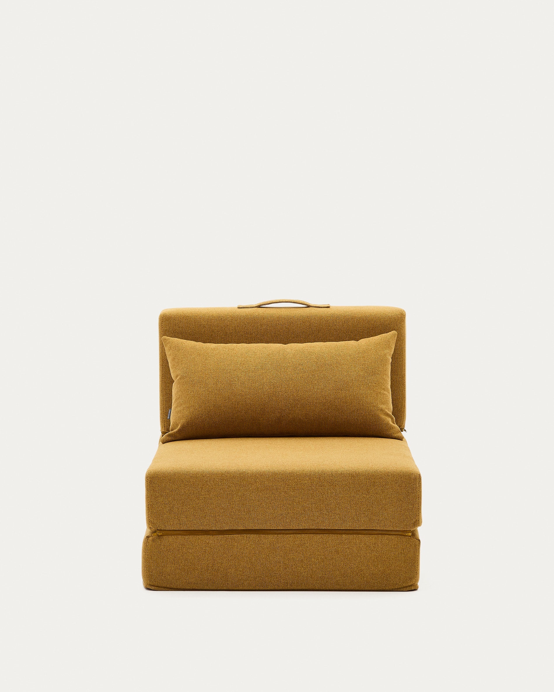 Vielseitiger Pouf in Senf: Sitz, Chaiselongue oder Bett. Kompakt, elegant und ideal für kleine Räume.