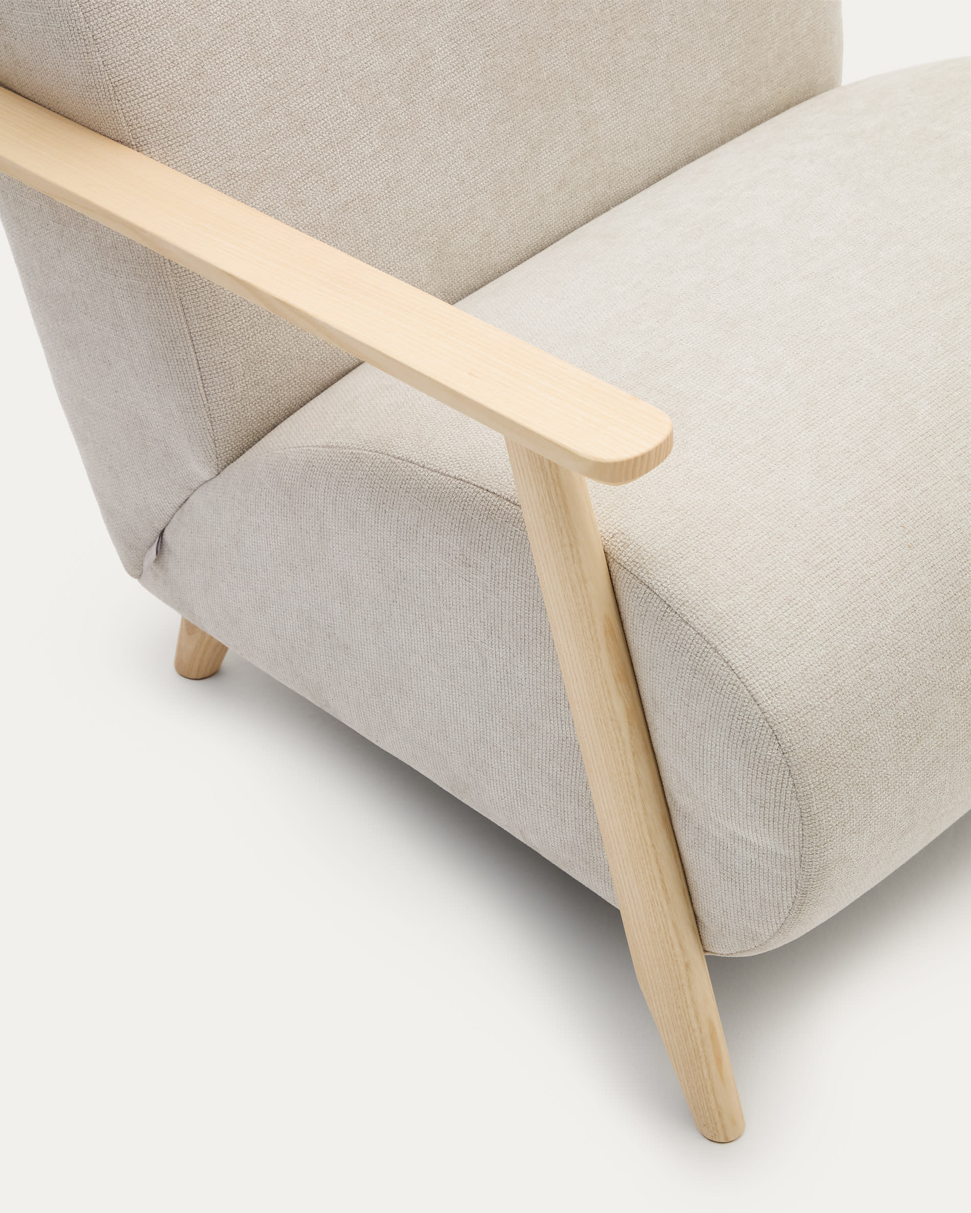 Armchair Meghan made of pearl chicken and solid ash wood with natural finish FSC Mix C