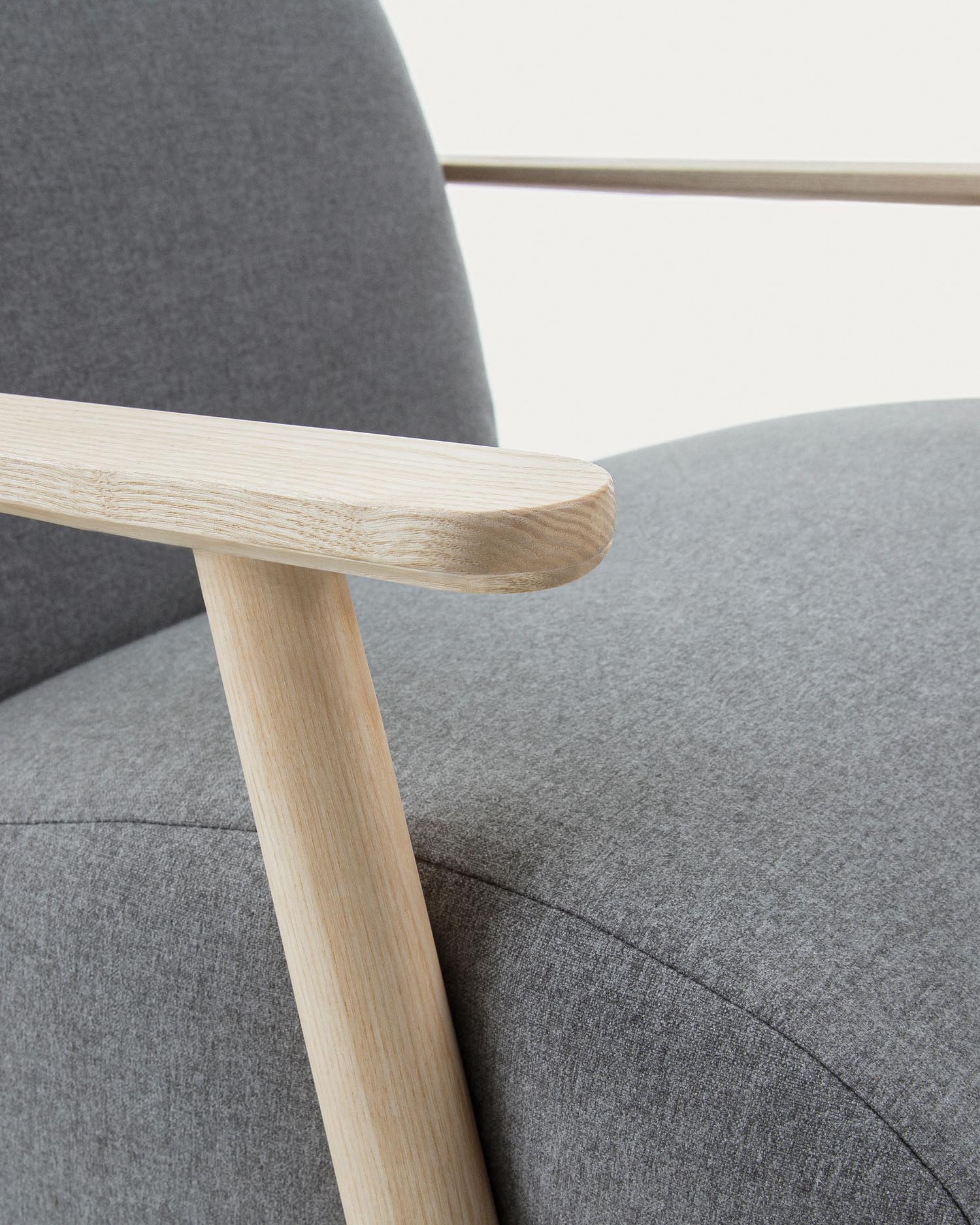 Erleben Sie den Meghan Sessel von Kave Home: Hochwertige Materialien, modernes Design und optimaler Komfort für Ihr Zuhause.