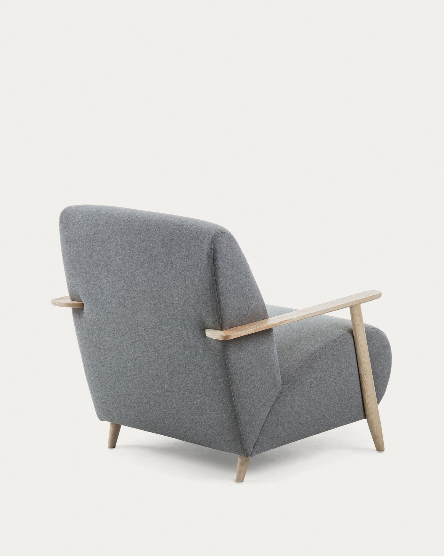 Meghan Sessel aus grauer und massiven Eschenholzbeinen mit natürlichem Finish in Grau präsentiert im Onlineshop von KAQTU Design AG. Sessel ist von Kave Home