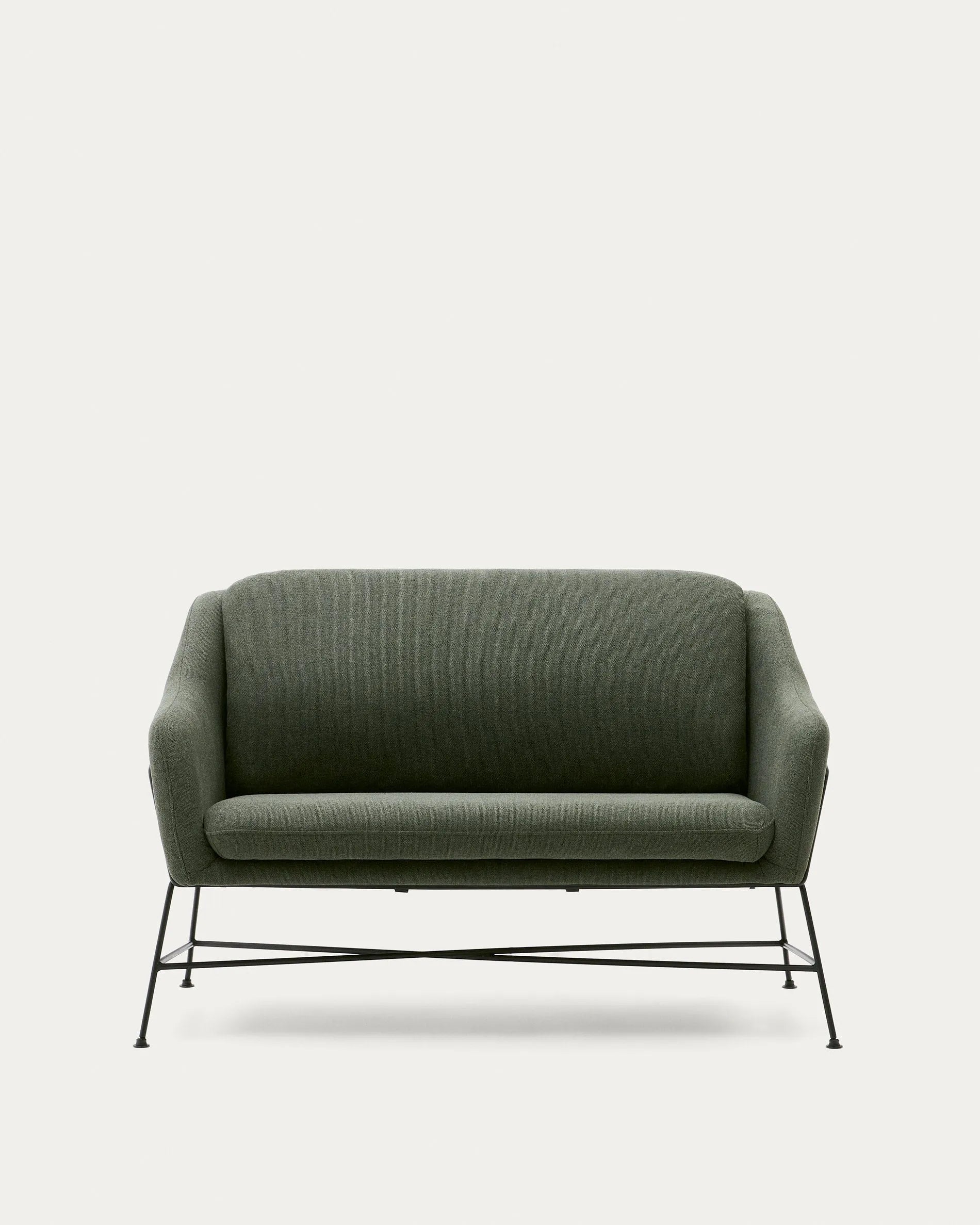Komfortables Brida 2-Sitzer-Sofa in Grün mit stabilen schwarzen Stahlbeinen, 128 cm breit, von Kave Home.