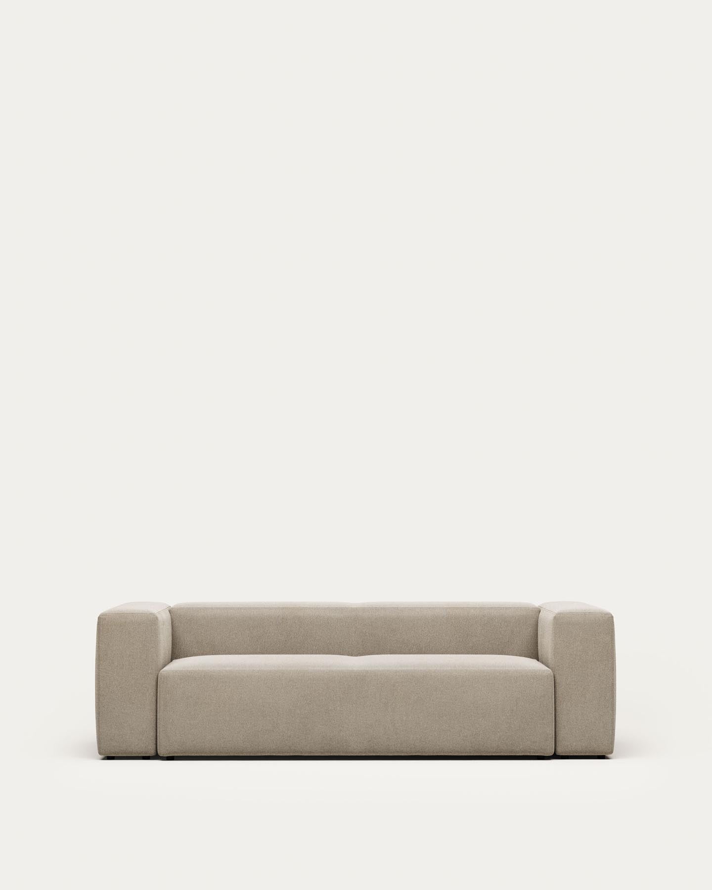 3-Sitzer-Sofa Blok, schwer entflammbar mit beiger Chenille, 240 cm in Beige präsentiert im Onlineshop von KAQTU Design AG. 3er Sofa ist von Kave Home