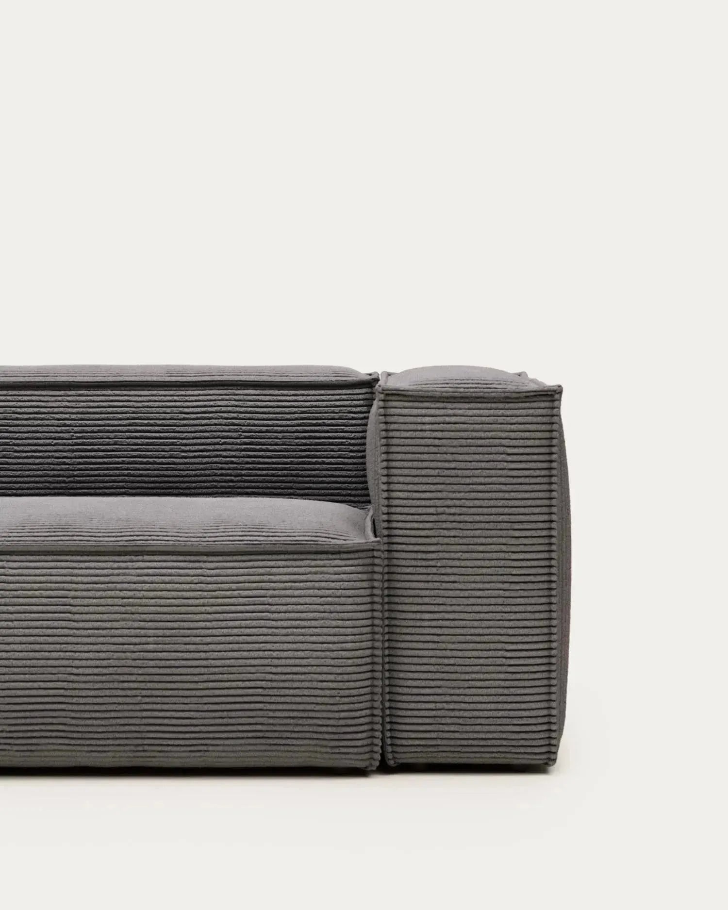 Blok 3-Sitzer-Sofa breiter Cord grau 240 cm in Grau präsentiert im Onlineshop von KAQTU Design AG. 3er Sofa ist von Kave Home