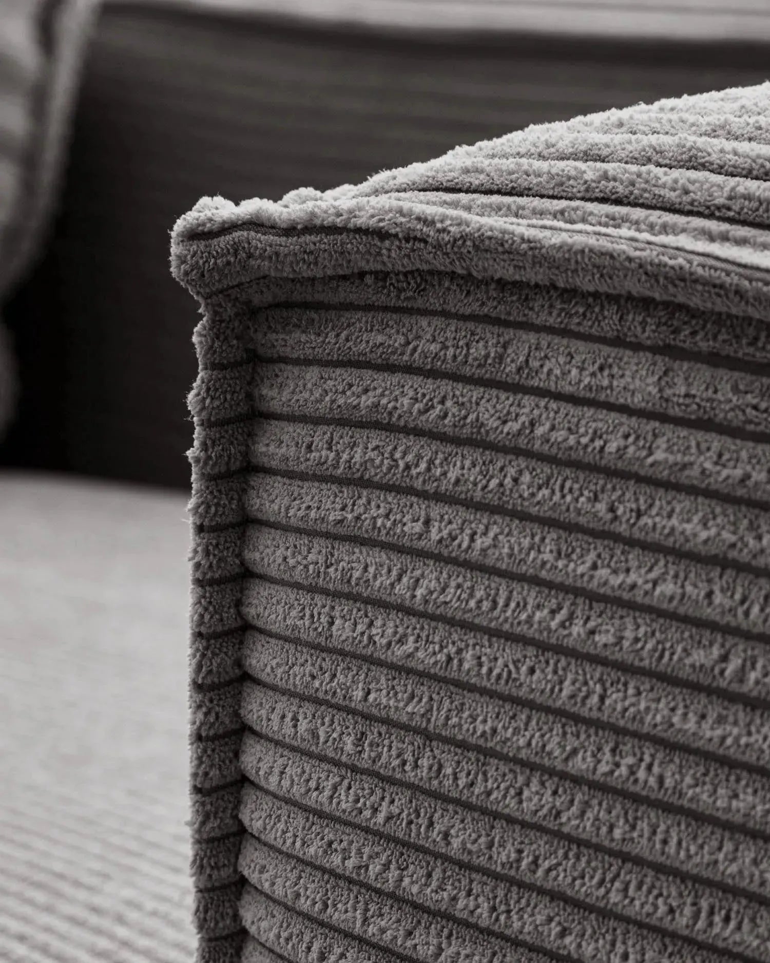 Blok 3-Sitzer-Sofa breiter Cord grau 240 cm in Grau präsentiert im Onlineshop von KAQTU Design AG. 3er Sofa ist von Kave Home