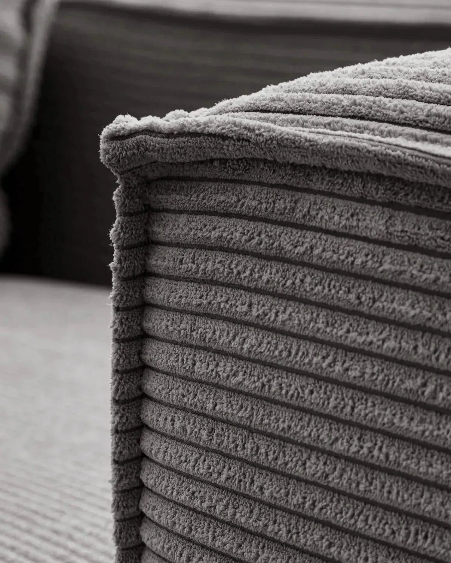Blok 3-Sitzer-Sofa breiter Cord grau 240 cm in Grau präsentiert im Onlineshop von KAQTU Design AG. 3er Sofa ist von Kave Home