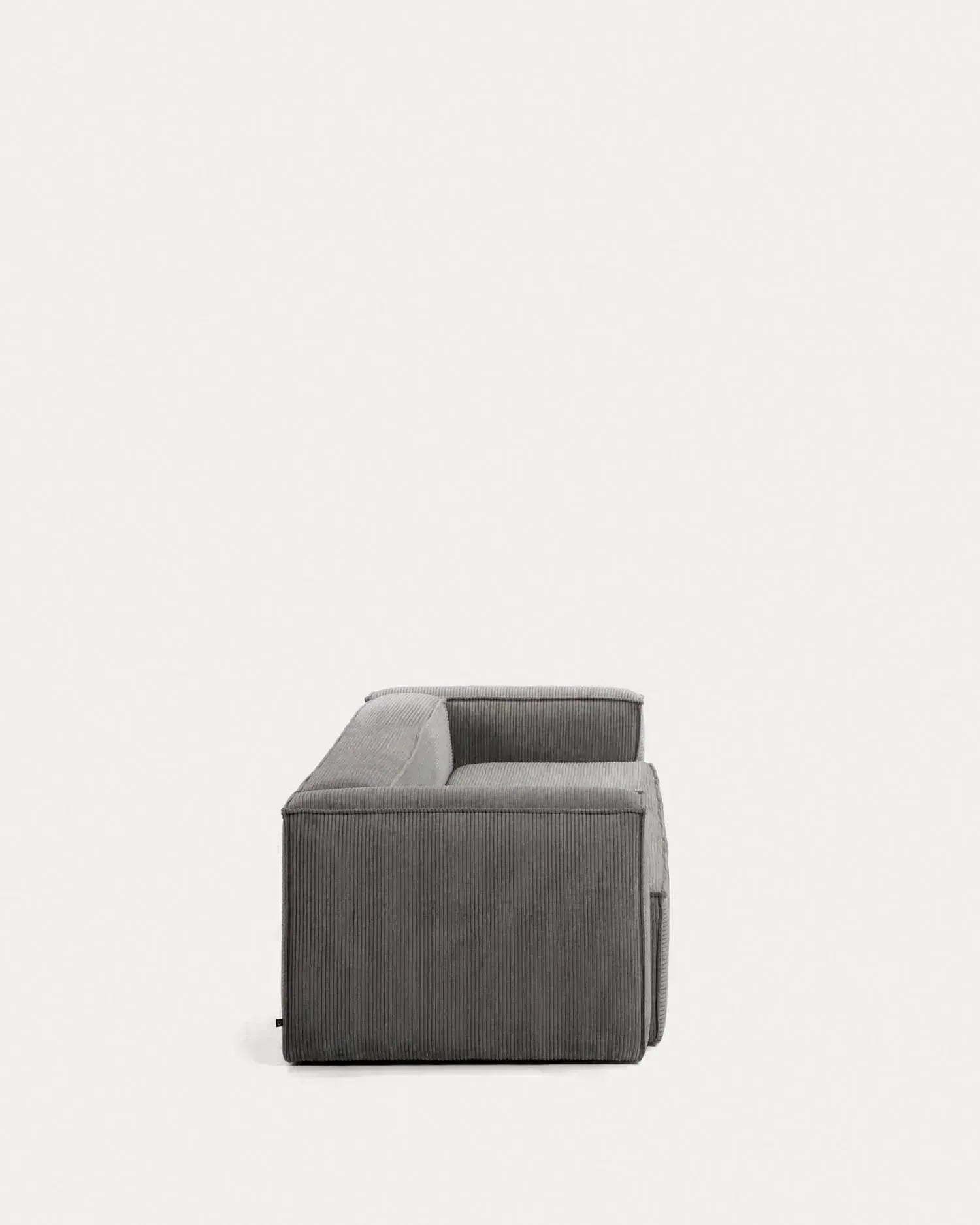 Blok 3-Sitzer-Sofa breiter Cord grau 240 cm in Grau präsentiert im Onlineshop von KAQTU Design AG. 3er Sofa ist von Kave Home