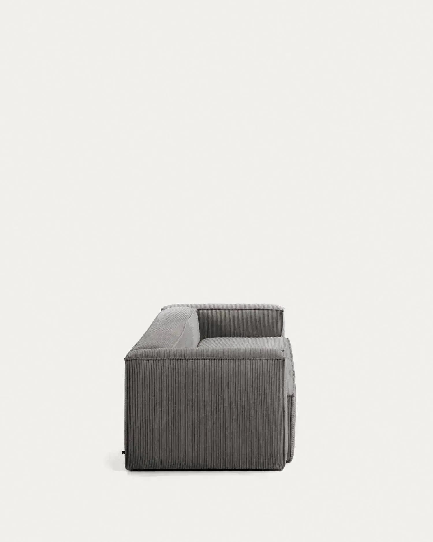 Blok 3-Sitzer-Sofa breiter Cord grau 240 cm in Grau präsentiert im Onlineshop von KAQTU Design AG. 3er Sofa ist von Kave Home