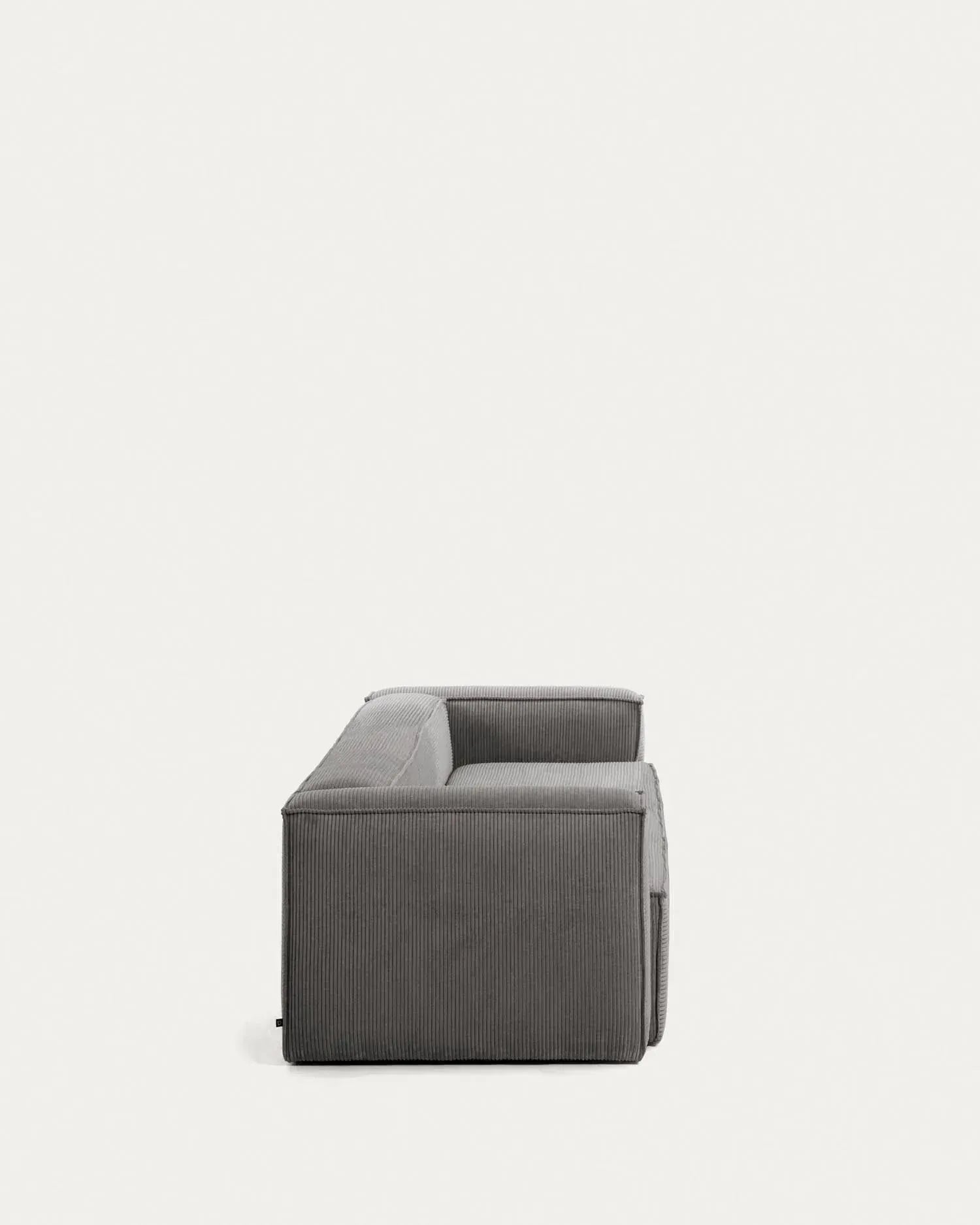 Blok 3-Sitzer-Sofa breiter Cord grau 240 cm in Grau präsentiert im Onlineshop von KAQTU Design AG. 3er Sofa ist von Kave Home