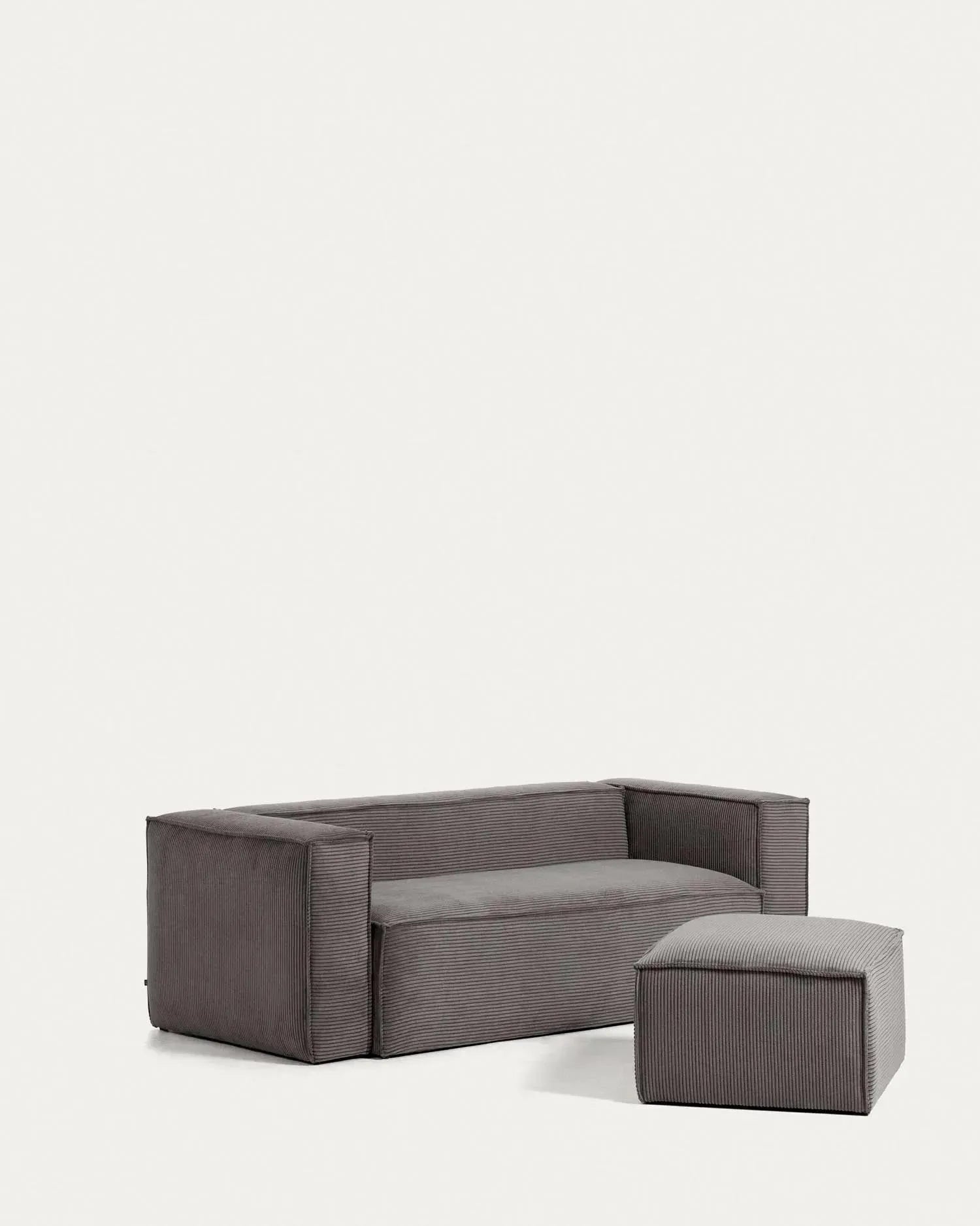 Blok 3-Sitzer-Sofa breiter Cord grau 240 cm in Grau präsentiert im Onlineshop von KAQTU Design AG. 3er Sofa ist von Kave Home