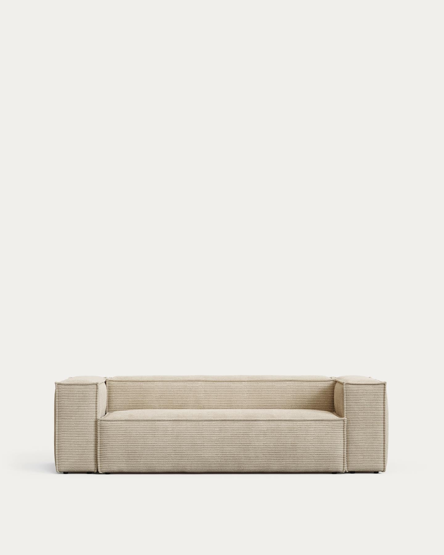 3-Sitzer-Sofa Blok schwer entflammbar mit dickem Cord in Ecru 240 cm FSC Mix Credit in Ecru präsentiert im Onlineshop von KAQTU Design AG. 3er Sofa ist von Kave Home