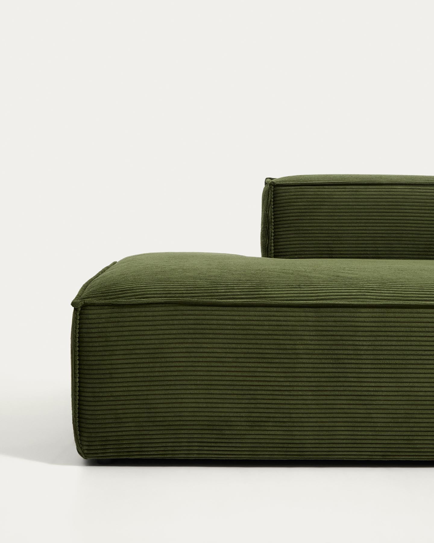 4-Sitzer-Sofa Blok in grobem grünem Cord, 380 cm, FSC Mix Credit in Grün präsentiert im Onlineshop von KAQTU Design AG. 4er Sofa ist von Kave Home