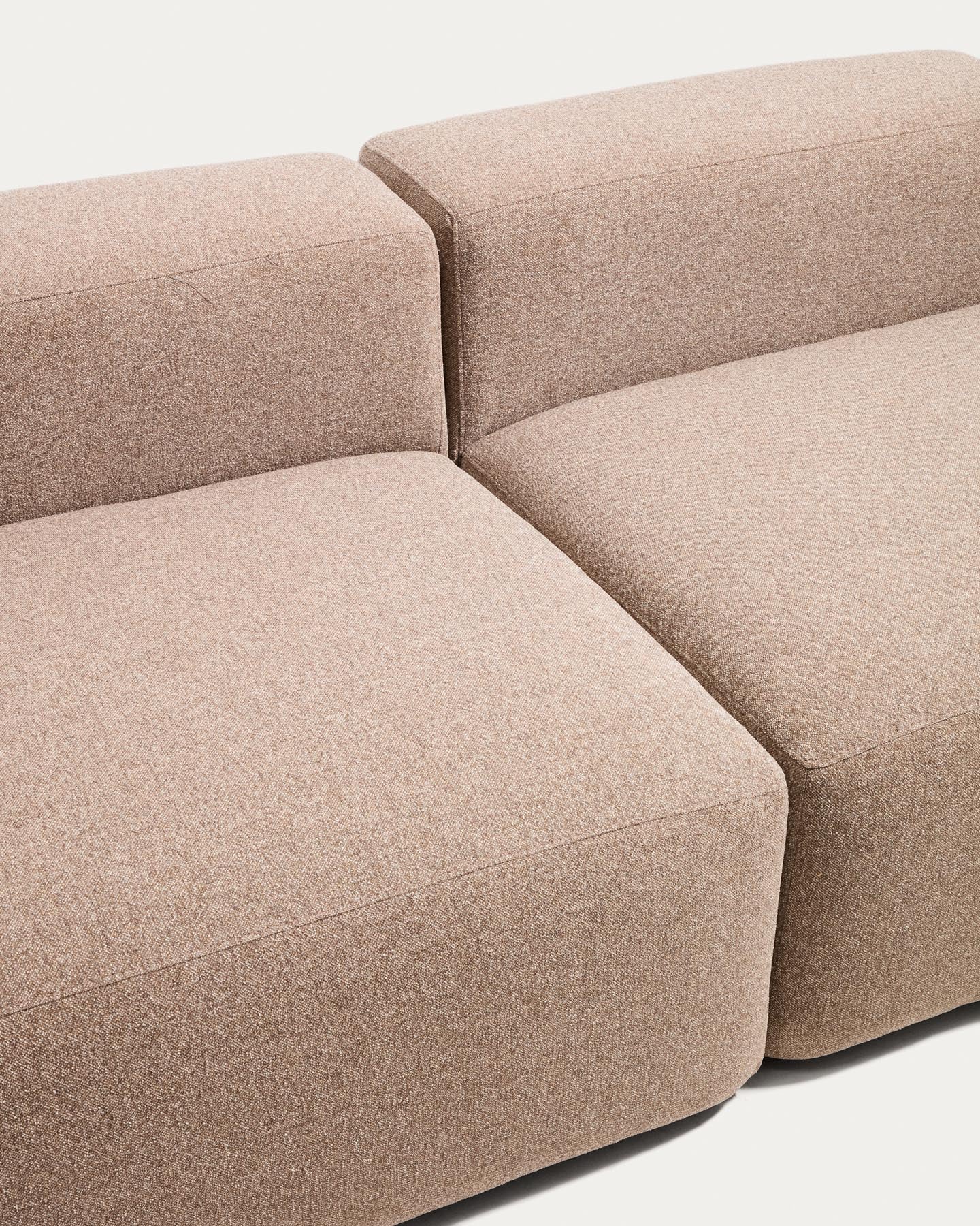 4-Sitzer-Sofa Blok in brauner Chenille, 380 cm, FSC Mix Credit in Taupe präsentiert im Onlineshop von KAQTU Design AG. 4er Sofa ist von Kave Home