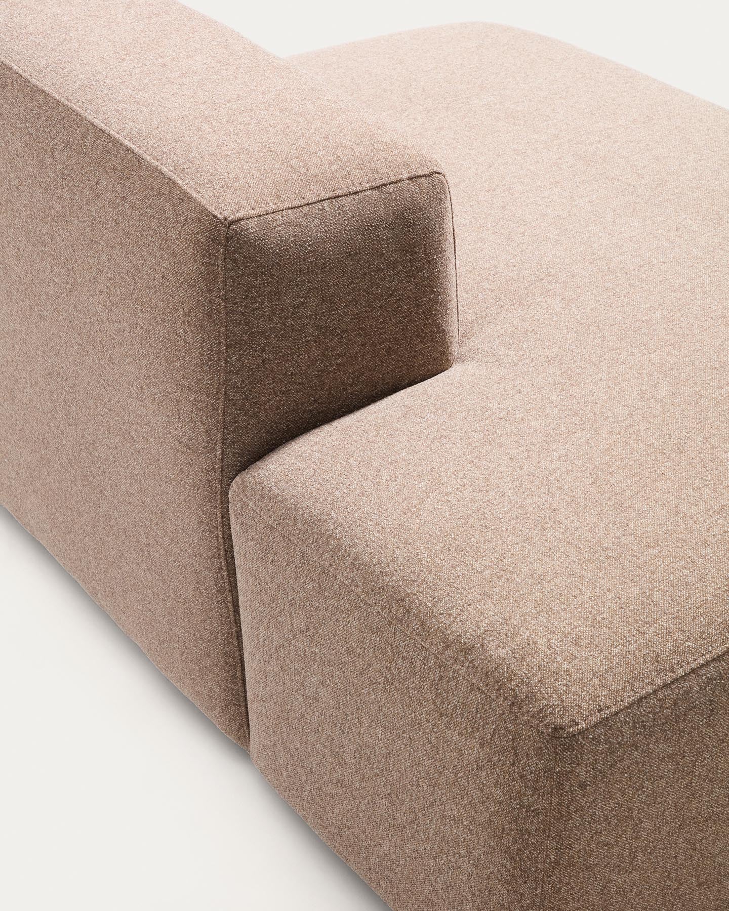 4-Sitzer-Sofa Blok in brauner Chenille, 380 cm, FSC Mix Credit in Taupe präsentiert im Onlineshop von KAQTU Design AG. 4er Sofa ist von Kave Home