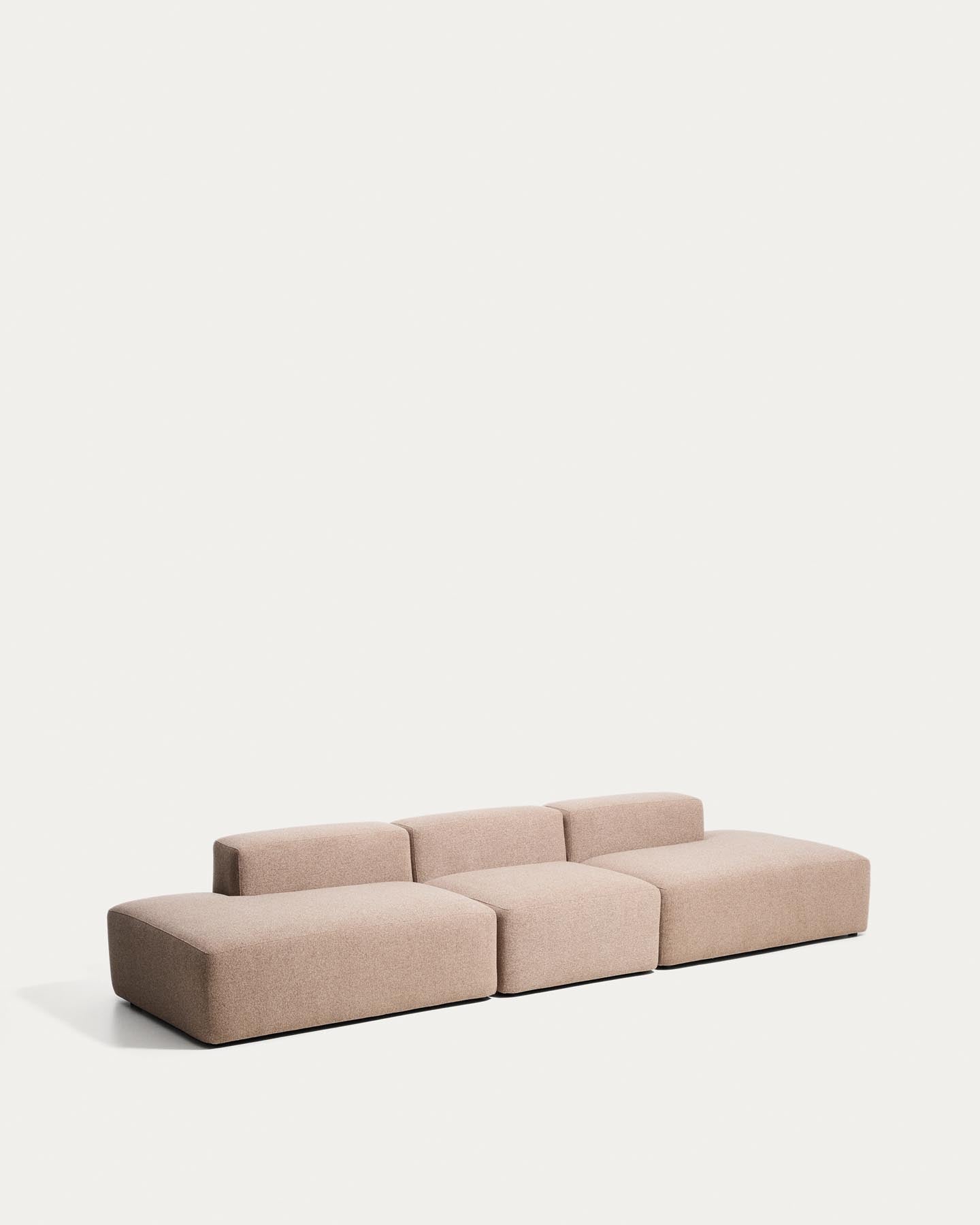 4-Sitzer-Sofa Blok in brauner Chenille, 380 cm, FSC Mix Credit in Taupe präsentiert im Onlineshop von KAQTU Design AG. 4er Sofa ist von Kave Home