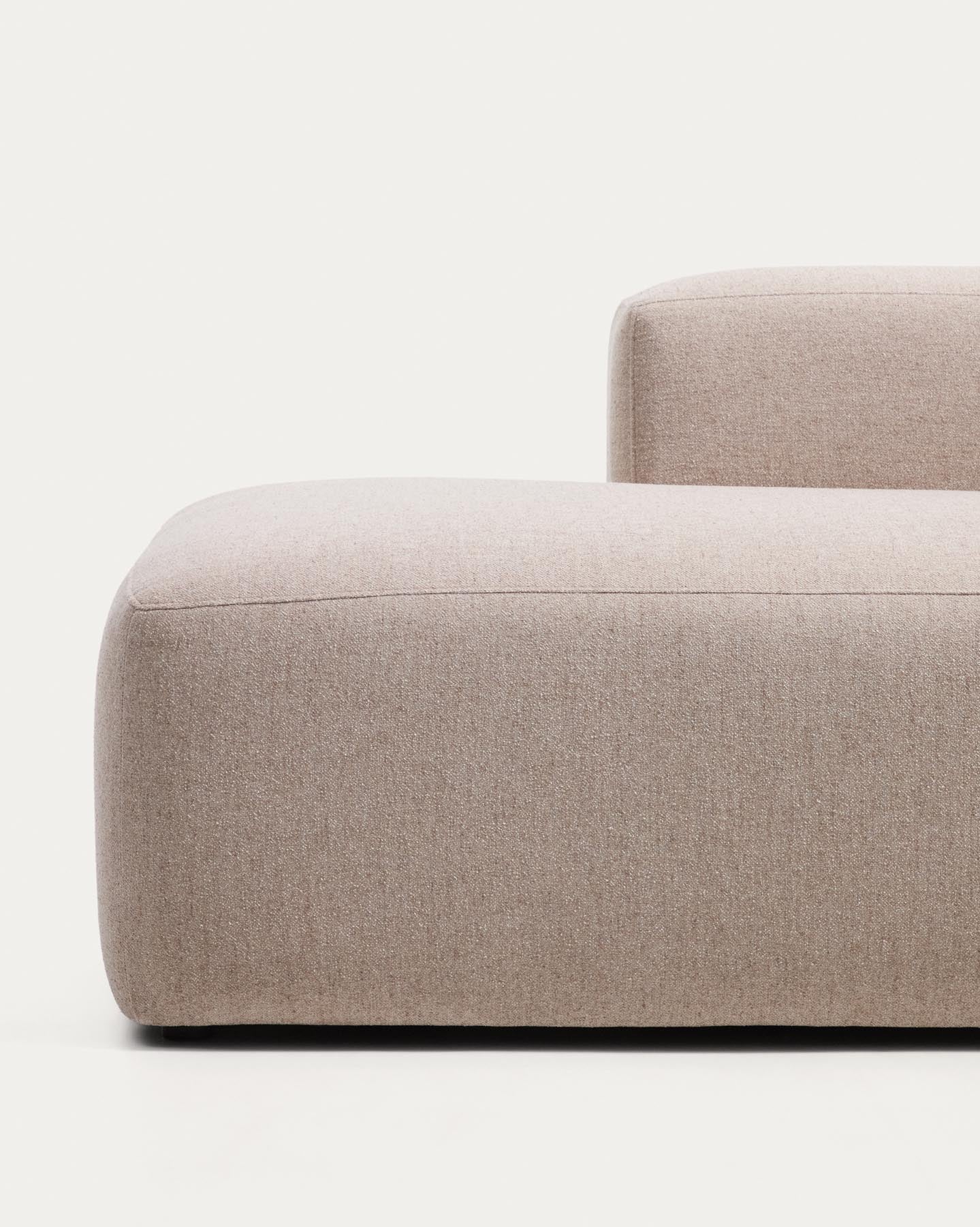 4-Sitzer-Sofa Blok in beiger Chenille, 380 cm, FSC Mix Credit in Beige präsentiert im Onlineshop von KAQTU Design AG. 4er Sofa ist von Kave Home