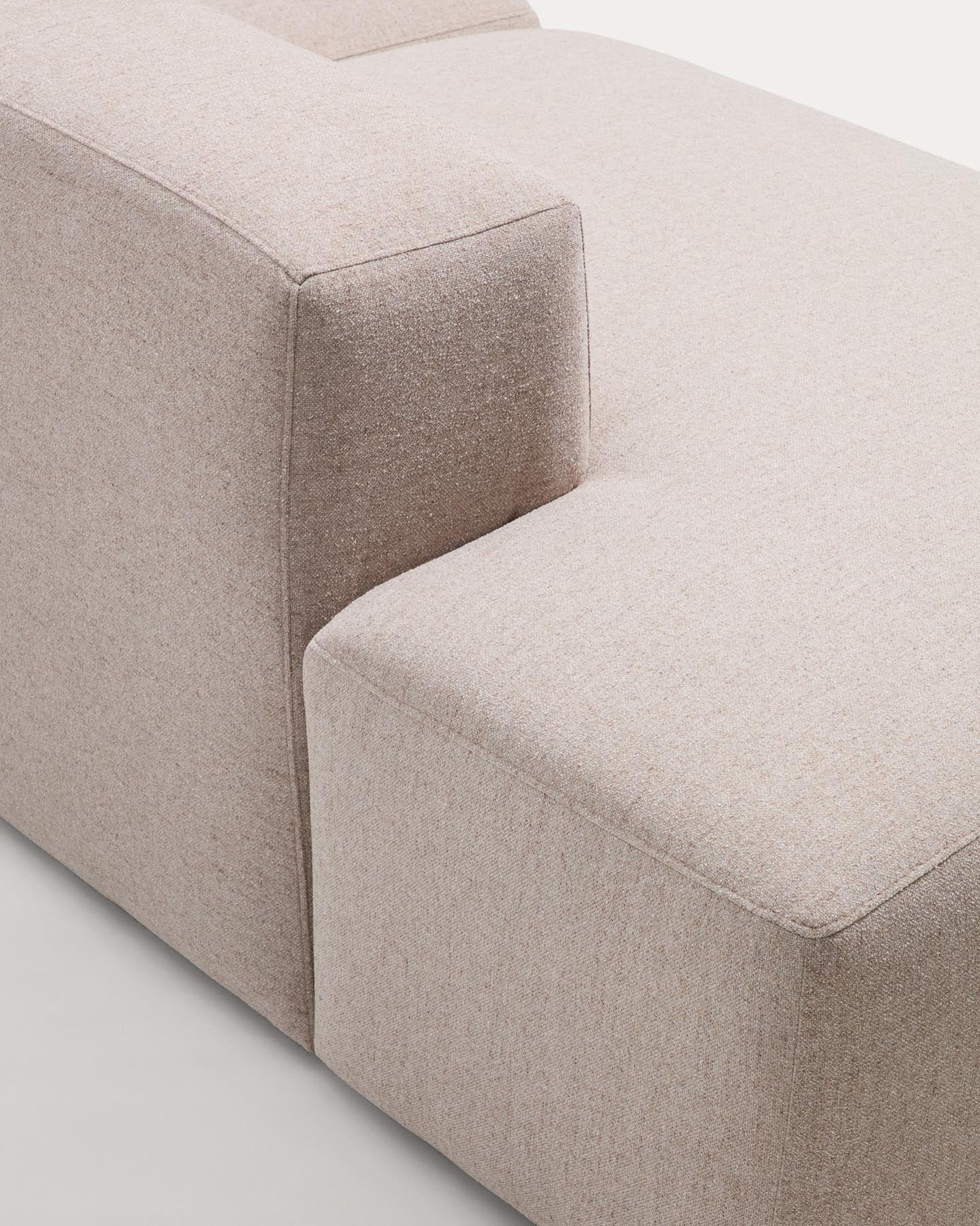 4-Sitzer-Sofa Blok in beiger Chenille, 380 cm, FSC Mix Credit in Beige präsentiert im Onlineshop von KAQTU Design AG. 4er Sofa ist von Kave Home