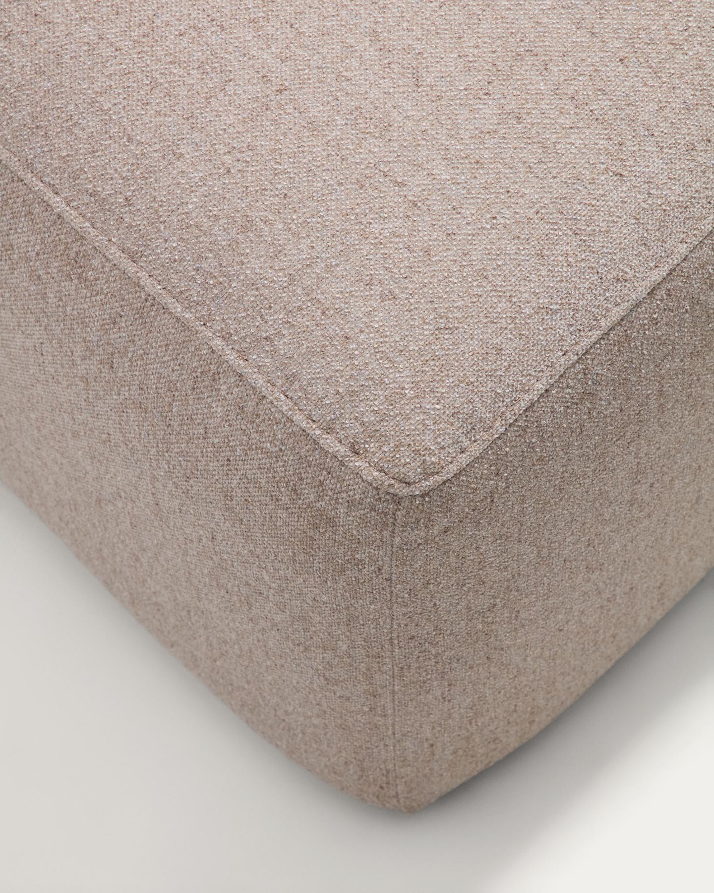 4-Sitzer-Sofa Blok in beiger Chenille, 380 cm, FSC Mix Credit in Beige präsentiert im Onlineshop von KAQTU Design AG. 4er Sofa ist von Kave Home