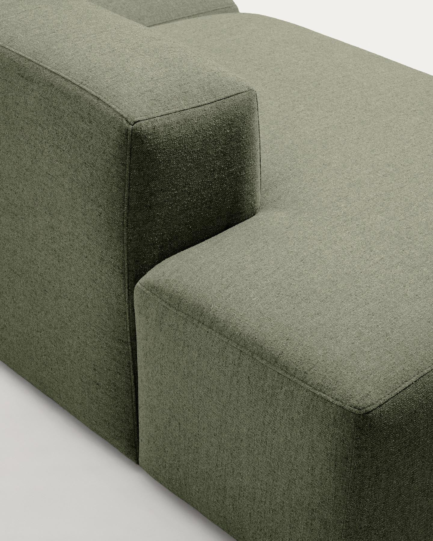 4-Sitzer-Sofa Blok in moosgrüner Chenille, 380 cm, FSC Mix Credit in Grün präsentiert im Onlineshop von KAQTU Design AG. 4er Sofa ist von Kave Home