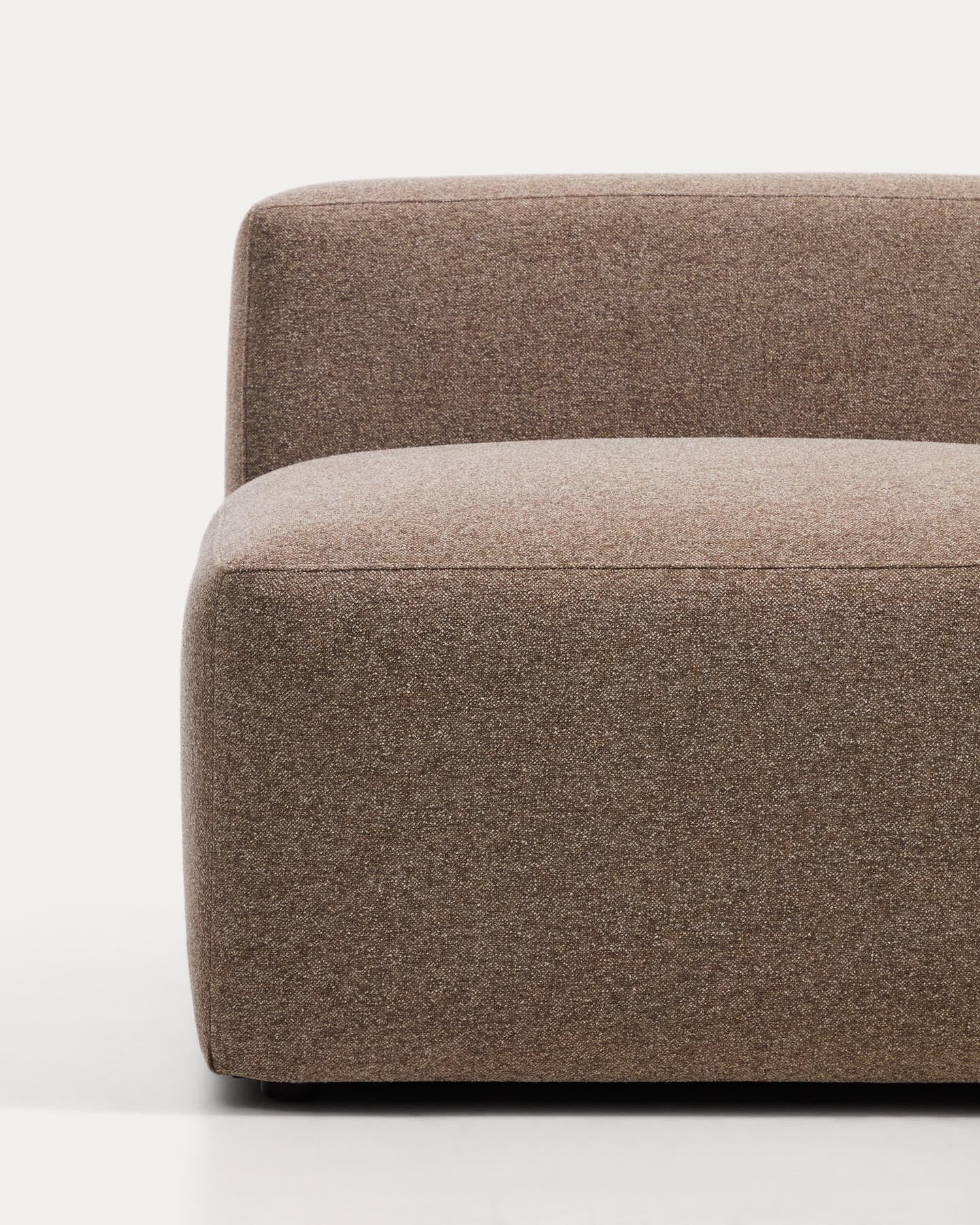 3-Sitzer-Sofa Blok mit Randmodul rechts in brauner Chenille, 325 cm, FSC Mix Credit in Taupe präsentiert im Onlineshop von KAQTU Design AG. 3er Sofa ist von Kave Home
