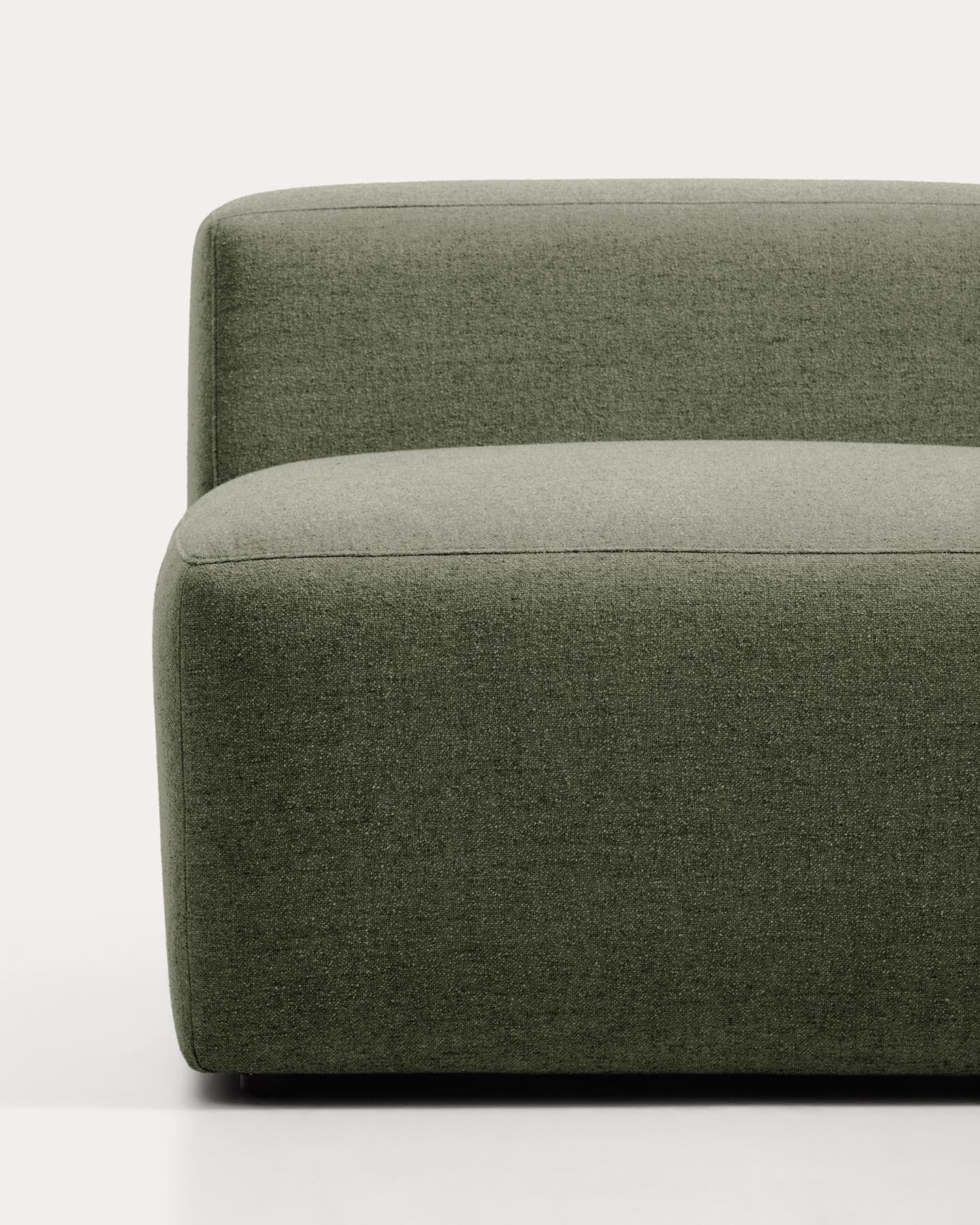 3-Sitzer-Sofa Blok mit Randmodul rechts in moosgrüner Chenille, 325 cm, FSC Mix Credit in Grün präsentiert im Onlineshop von KAQTU Design AG. 3er Sofa ist von Kave Home