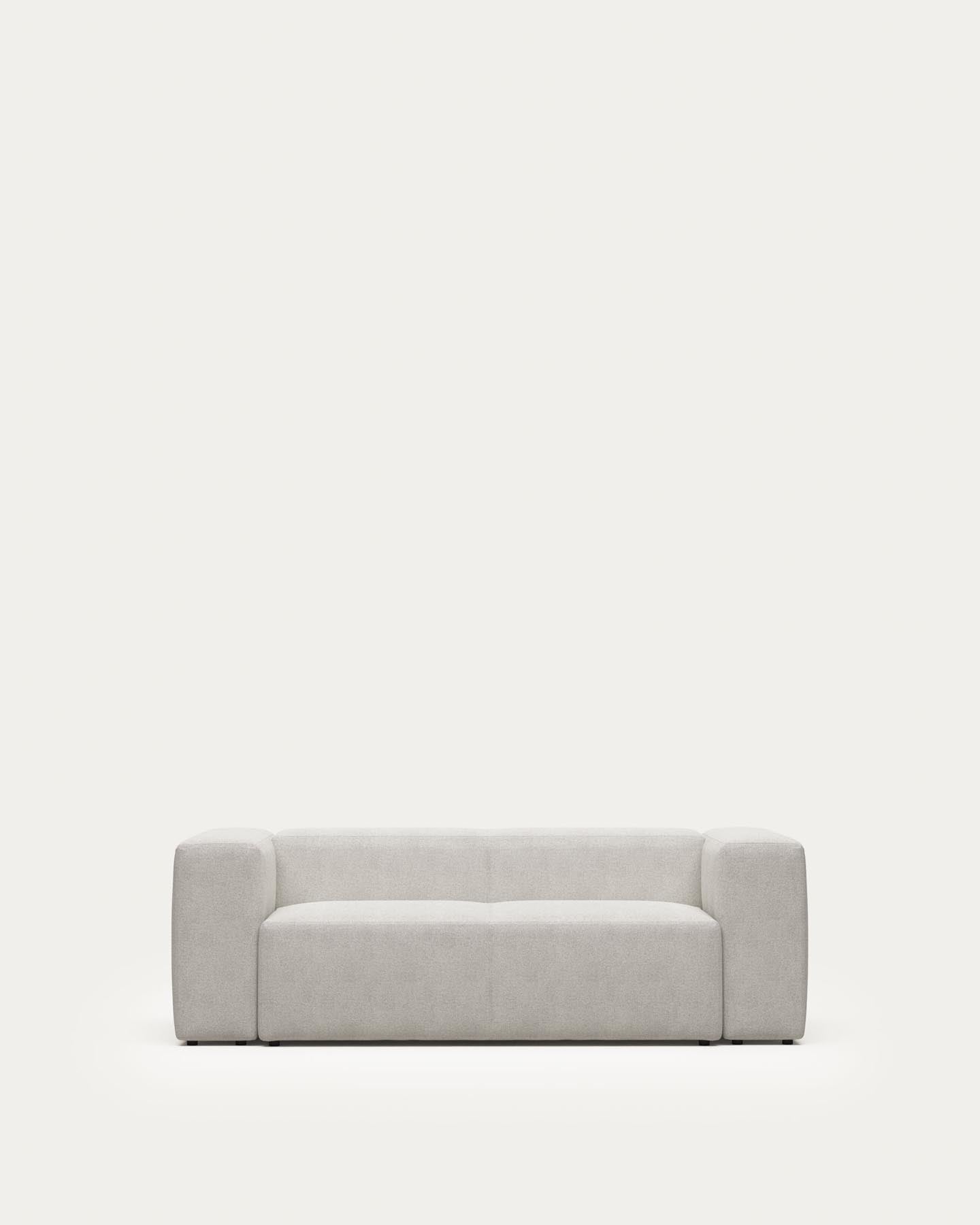 2-Sitzer-Sofa Blok, schwer entflammbar mit weissem Lammfellimitat, 210 cm, FSC Mix Credit in Weiss präsentiert im Onlineshop von KAQTU Design AG. 2er Sofa ist von Kave Home