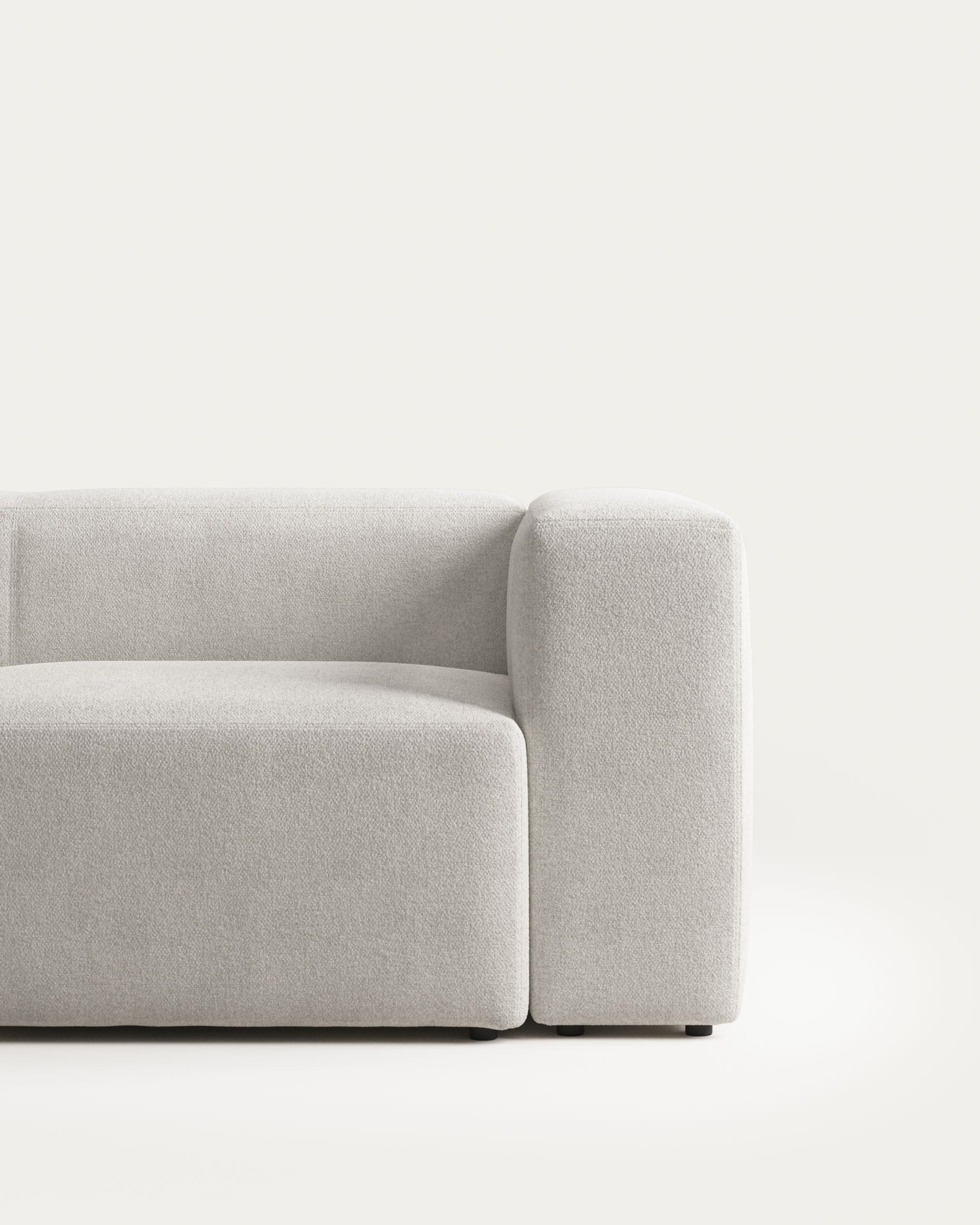 2-Sitzer-Sofa Blok, schwer entflammbar mit weissem Lammfellimitat, 210 cm, FSC Mix Credit in Weiss präsentiert im Onlineshop von KAQTU Design AG. 2er Sofa ist von Kave Home