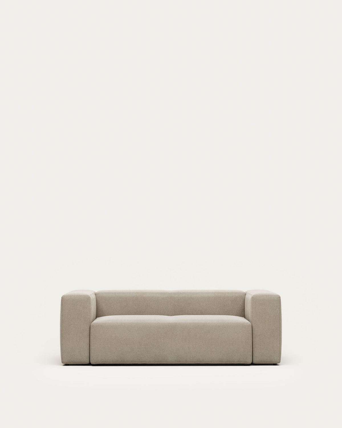 2-Sitzer-Sofa Blok, schwer entflammbar mit beiger Chenille, 210 cm in Beige präsentiert im Onlineshop von KAQTU Design AG. 2er Sofa ist von Kave Home