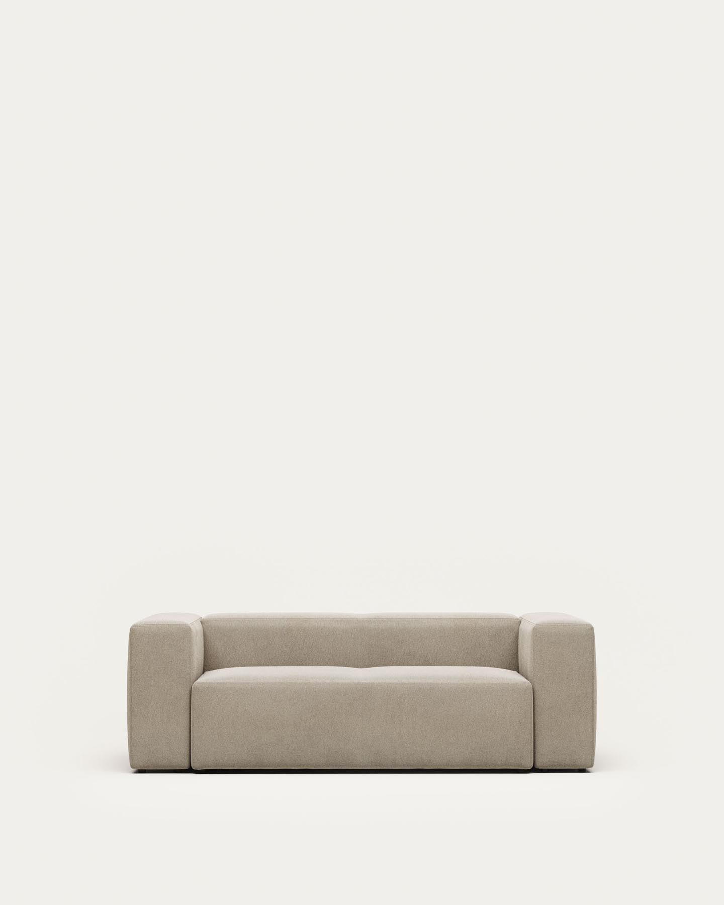 2-Sitzer-Sofa Blok, schwer entflammbar mit beiger Chenille, 210 cm in Beige präsentiert im Onlineshop von KAQTU Design AG. 2er Sofa ist von Kave Home