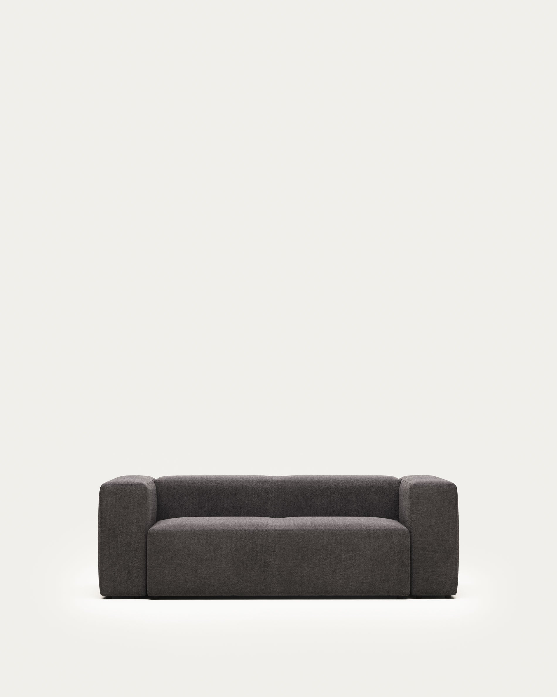 2-Sitzer-Sofa Blok, schwer entflammbar mit grauer Chenille, 210 cm in Grau präsentiert im Onlineshop von KAQTU Design AG. 2er Sofa ist von Kave Home