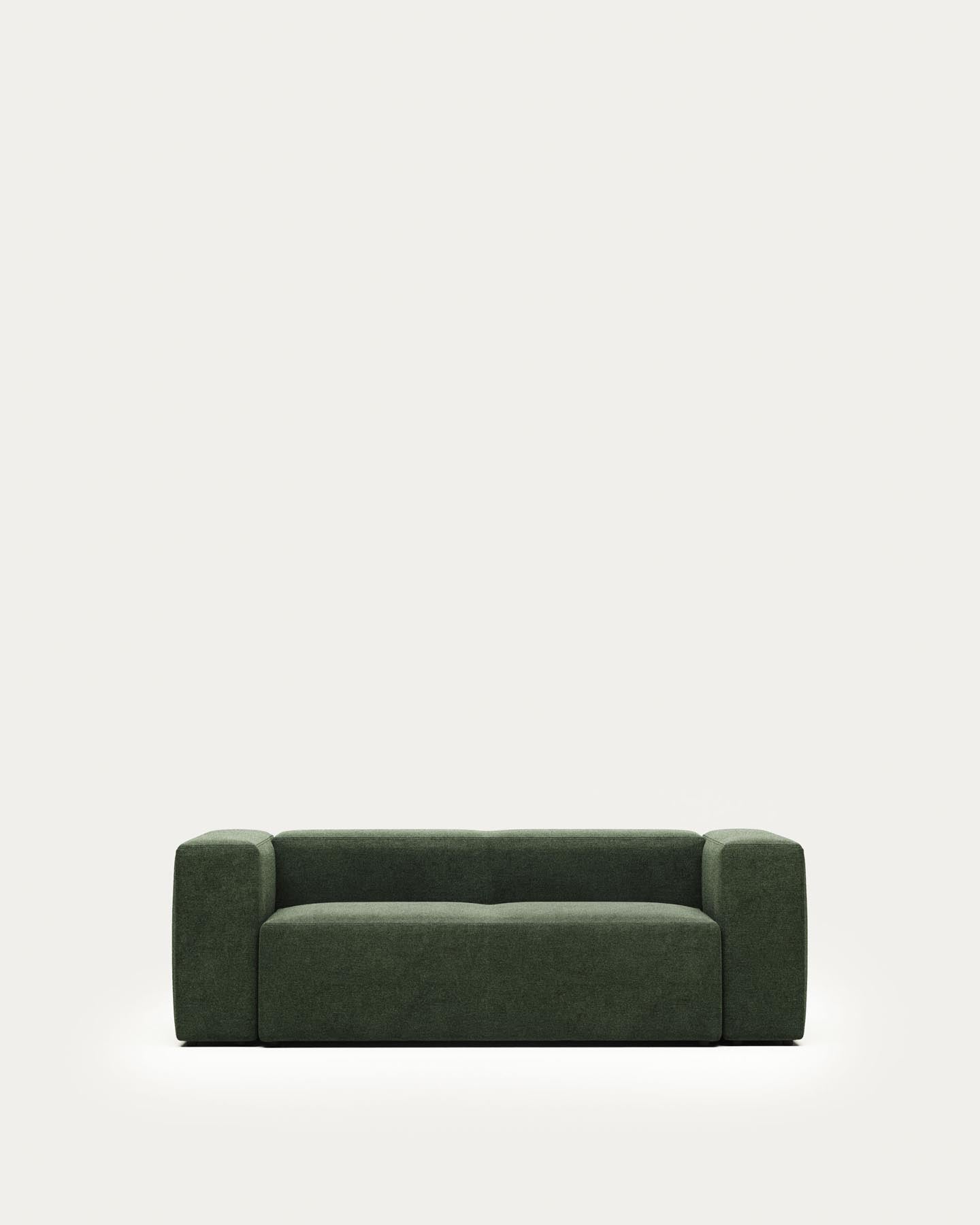 2-Sitzer-Sofa Blok, schwer entflammbar mit grüner Chenille, 210 cm in Grün präsentiert im Onlineshop von KAQTU Design AG. 2er Sofa ist von Kave Home