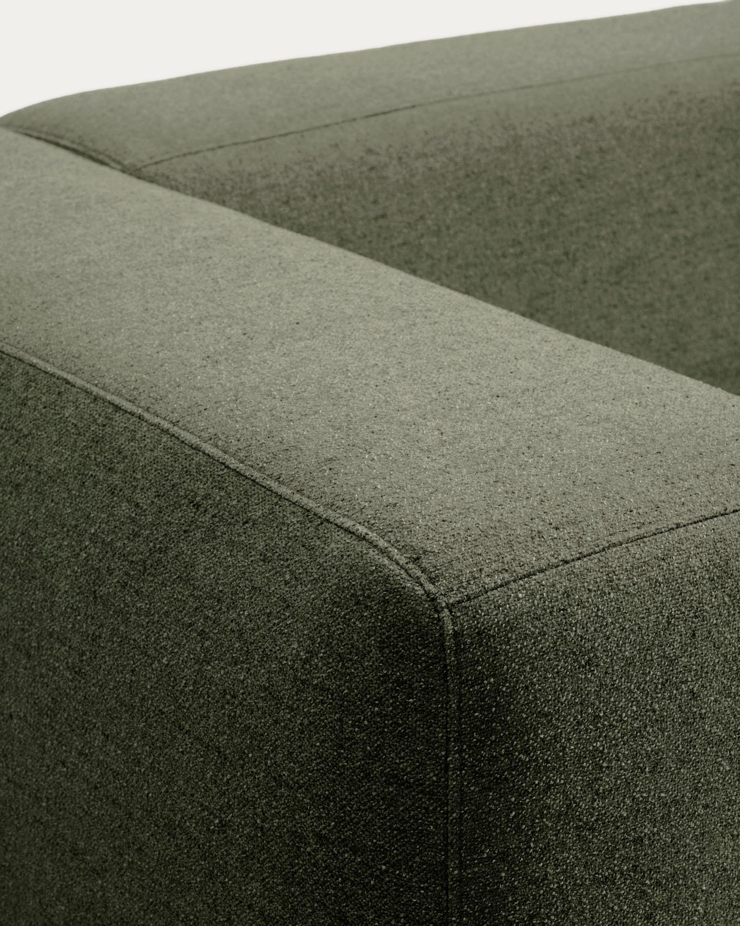 2-Sitzer-Sofa Blok in moosgrüner Chenille, 210 cm, FSC Mix Credit in Grün präsentiert im Onlineshop von KAQTU Design AG. 2er Sofa ist von Kave Home