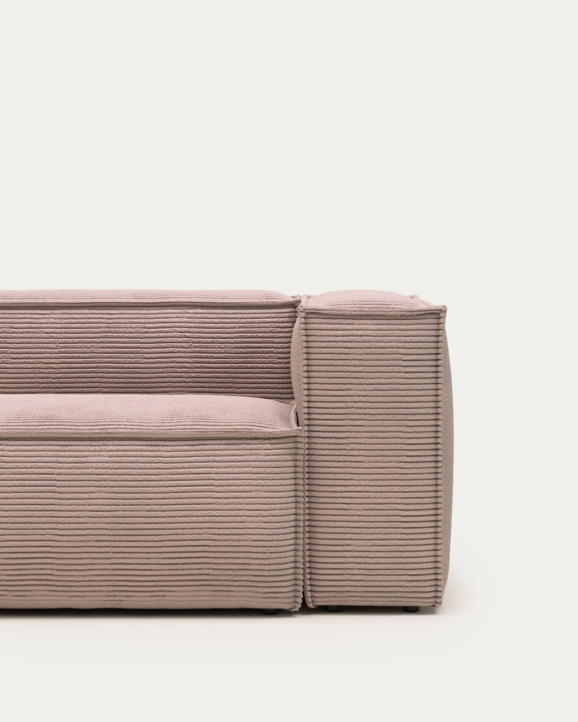 2-Sitzer-Sofa Blok, schwer entflammbar mit dickem, rosafarbenem Cord, 210 cm, FSC Mix Credit in Rosa präsentiert im Onlineshop von KAQTU Design AG. 2er Sofa ist von Kave Home