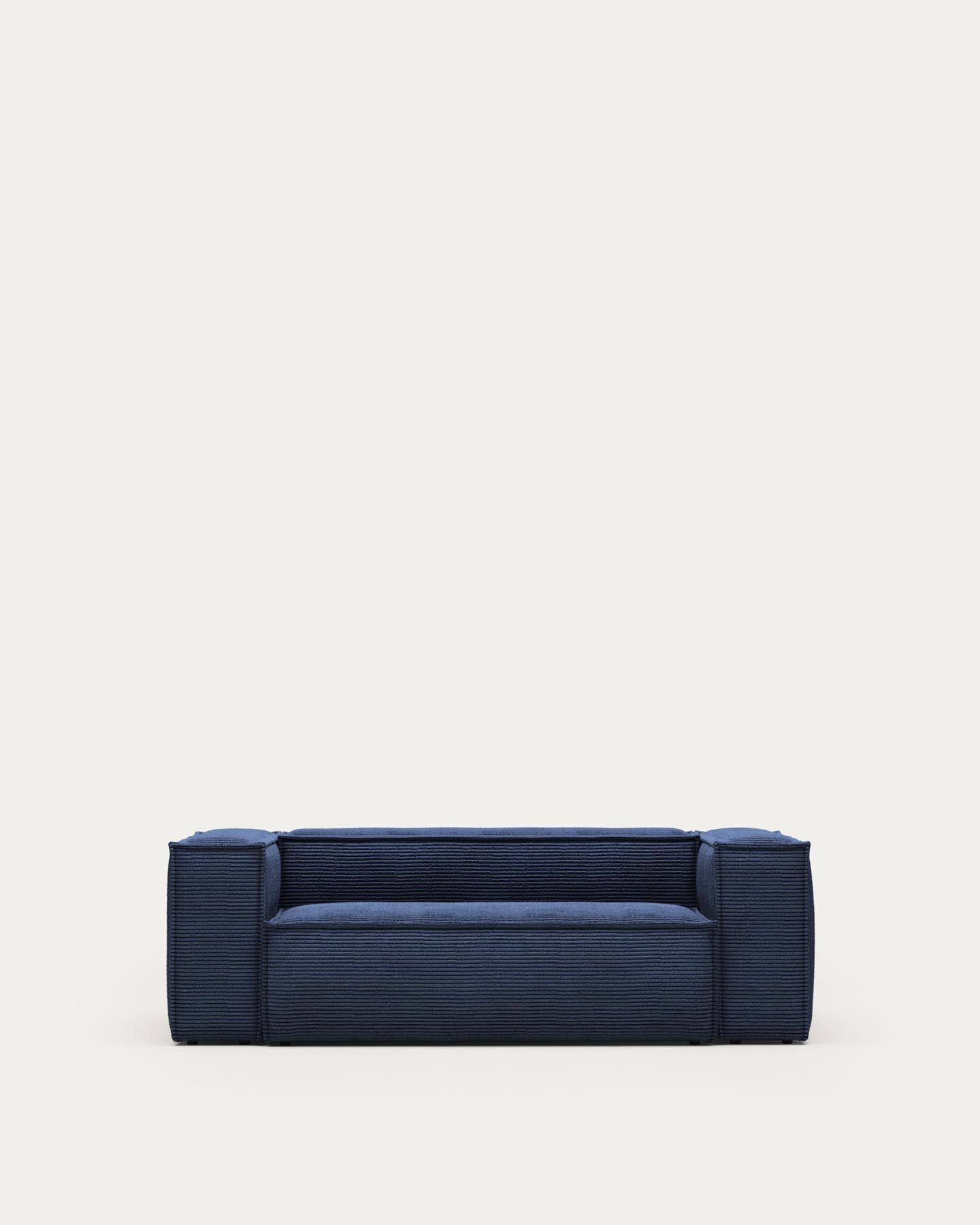 2-Sitzer-Sofa Blok, schwer entflammbar mit dickem, blauem Cord, 210 cm, FSC Mix Credit in Blau präsentiert im Onlineshop von KAQTU Design AG. 2er Sofa ist von Kave Home