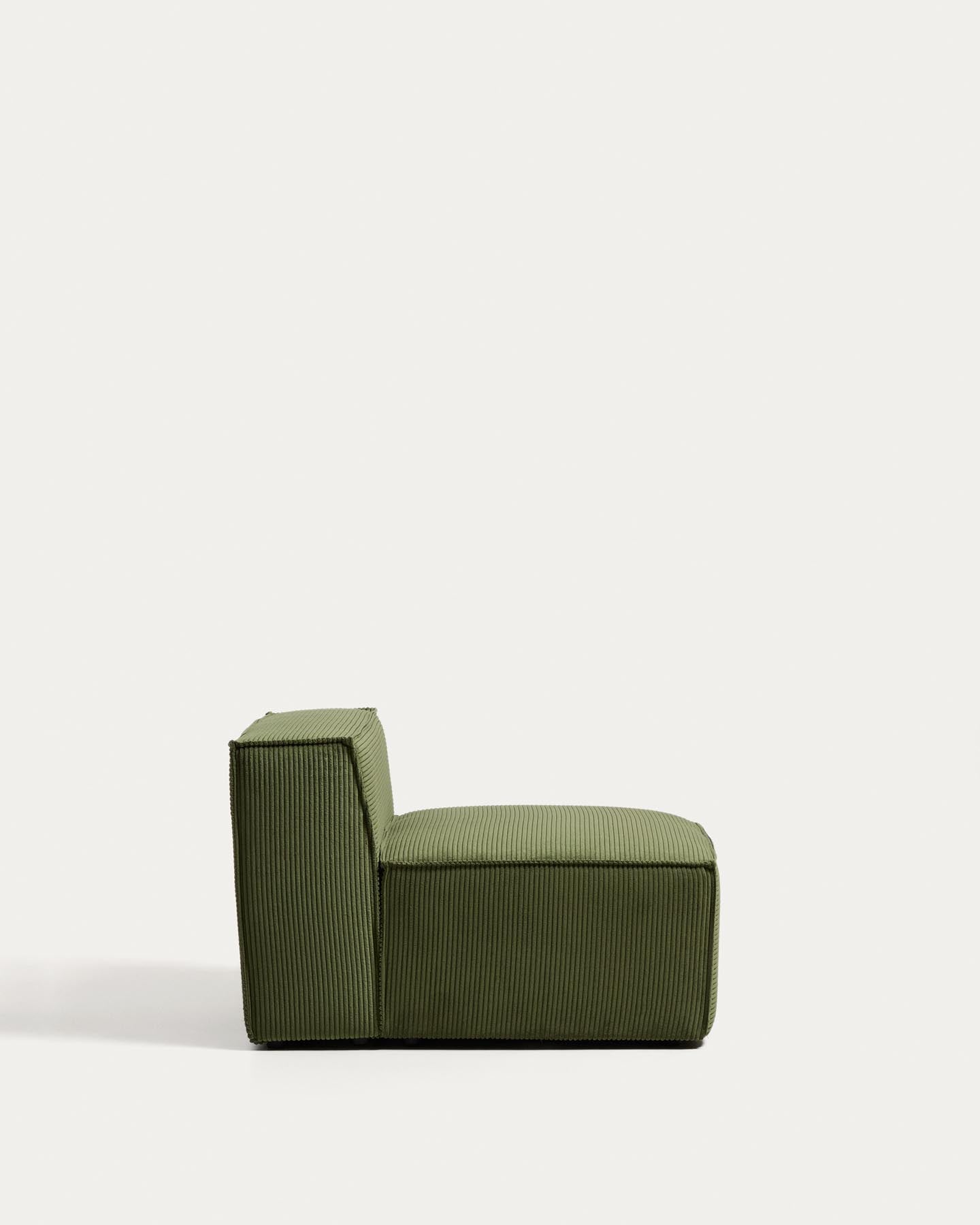 Sessel Blok mit grobem grünem Cord 90 cm FSC Mix Credit in Grün präsentiert im Onlineshop von KAQTU Design AG. Pouf ist von Kave Home