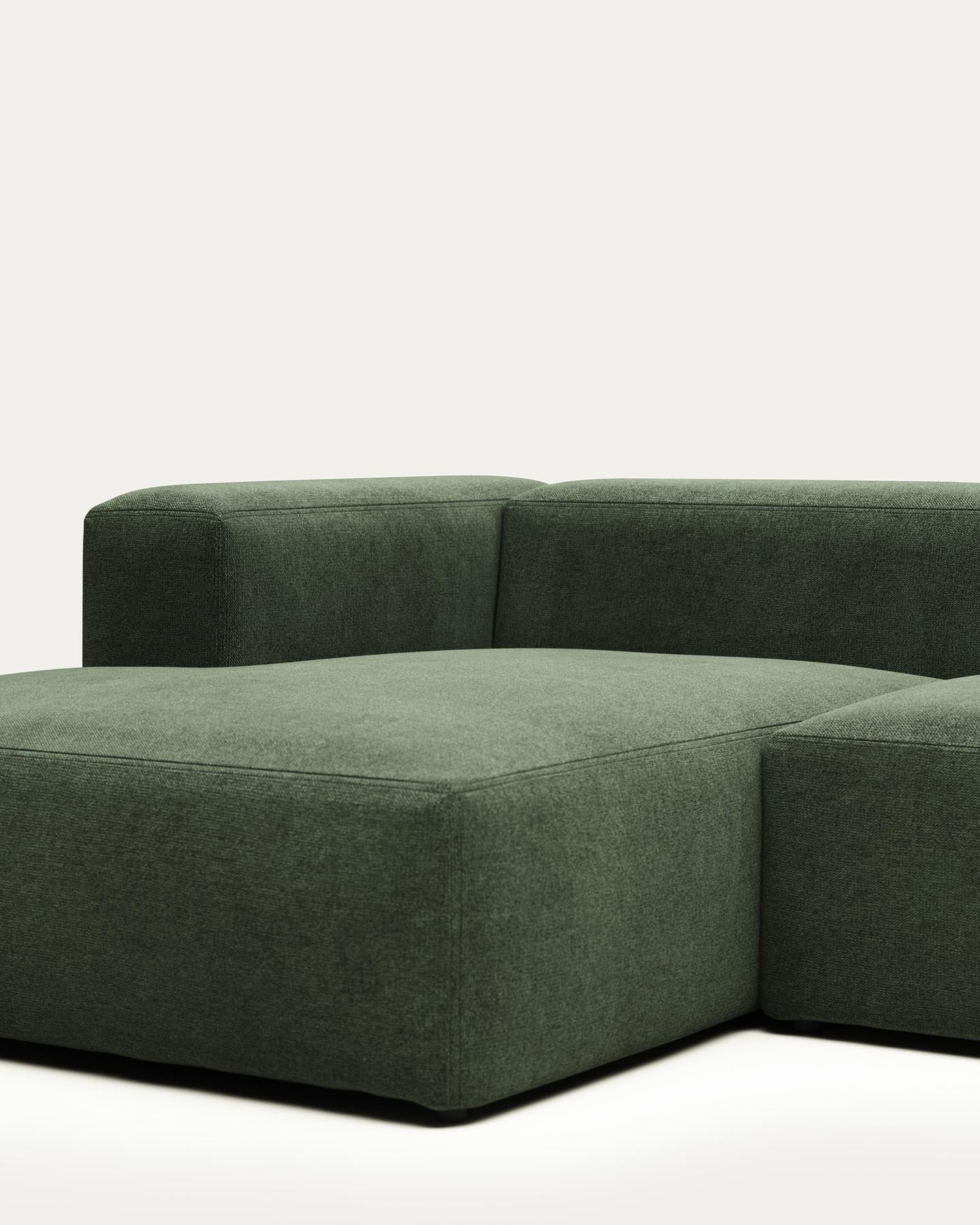 4-Sitzer-Sofa Blok mit Chaiselongue links, schwer entflammbar mit grüner Chenille, 330 cm in Grün präsentiert im Onlineshop von KAQTU Design AG. 4er Sofa ist von Kave Home