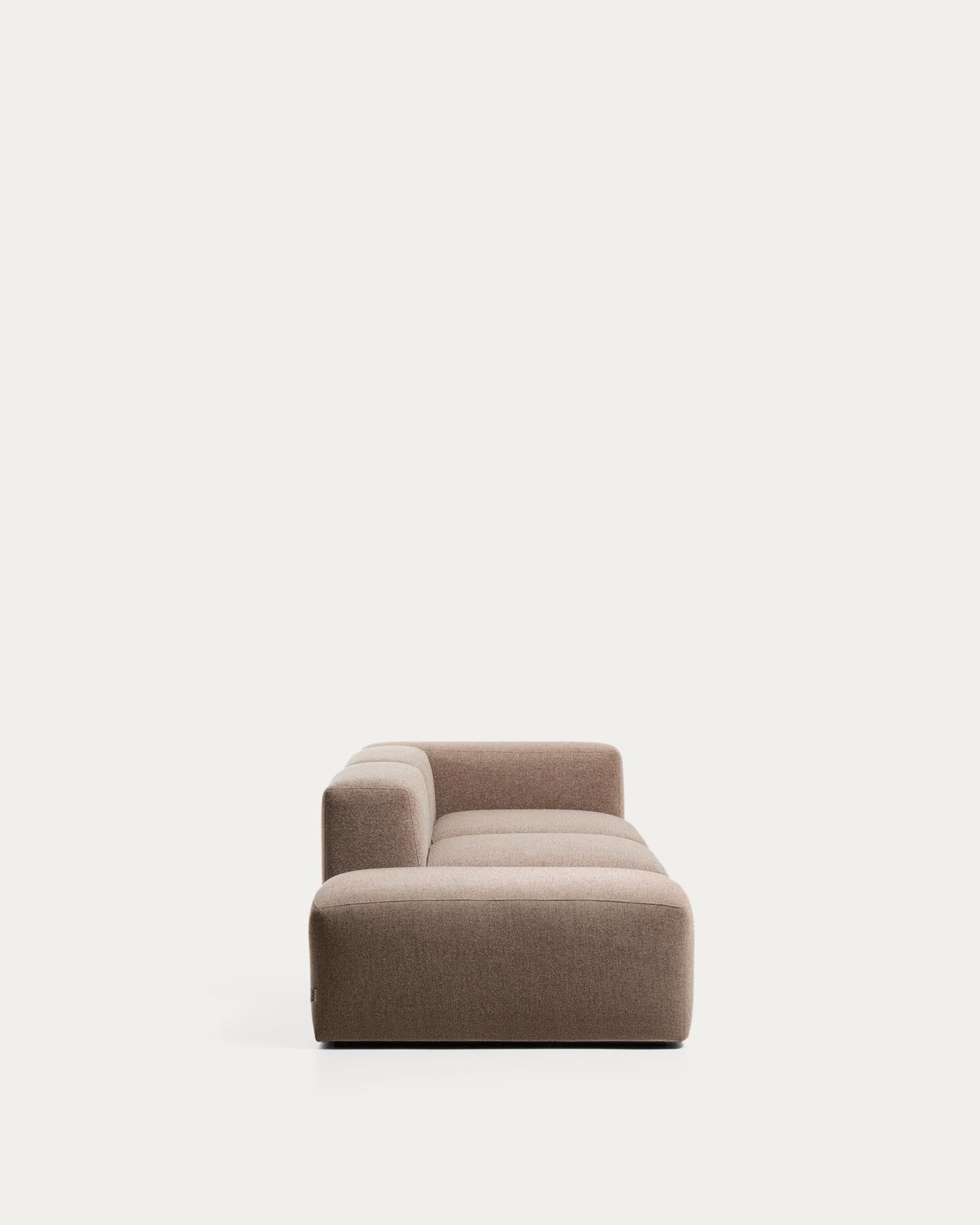 3-Sitzer-Sofa Blok mit Armlehne rechts und Pouf-Randmodul in brauner Chenille, 270 cm, FSC Mix Credit in Taupe präsentiert im Onlineshop von KAQTU Design AG. 3er Sofa ist von Kave Home